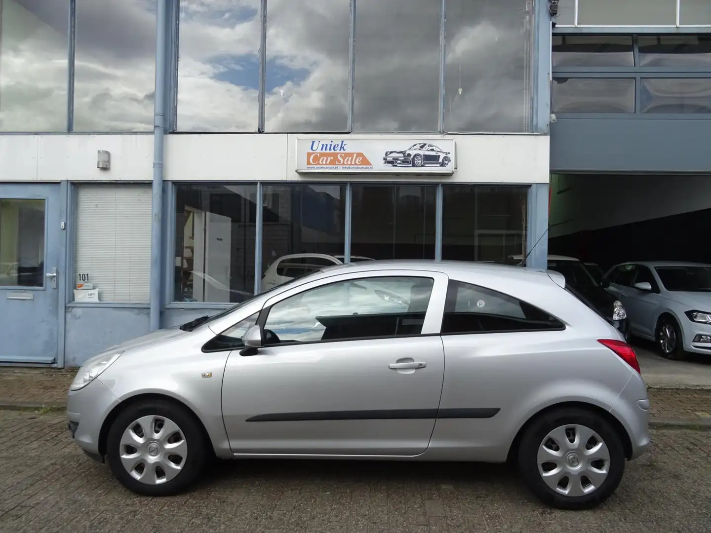 Opel Corsa 1.4-16V Business Grijs - 2