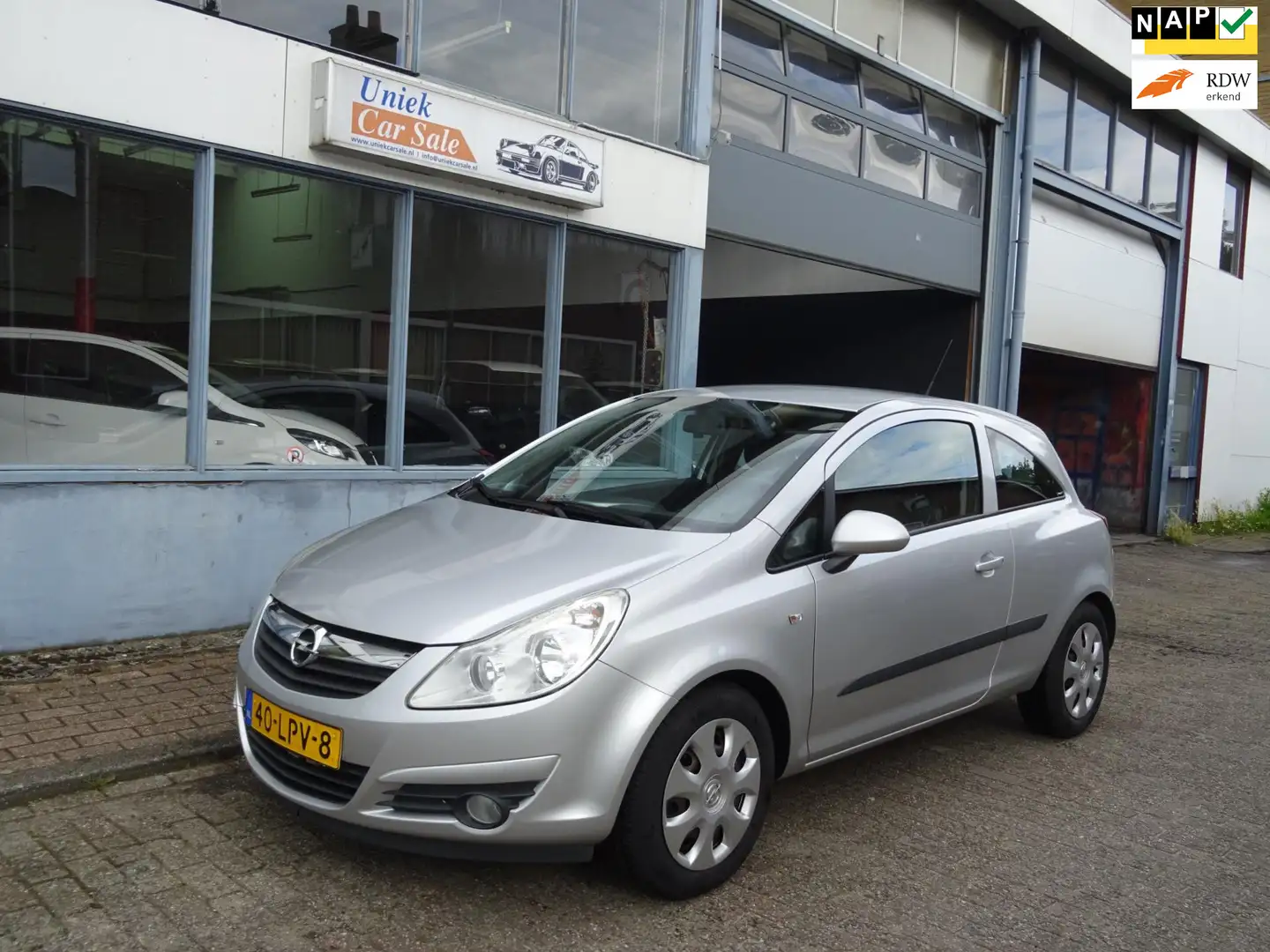 Opel Corsa 1.4-16V Business Grijs - 1