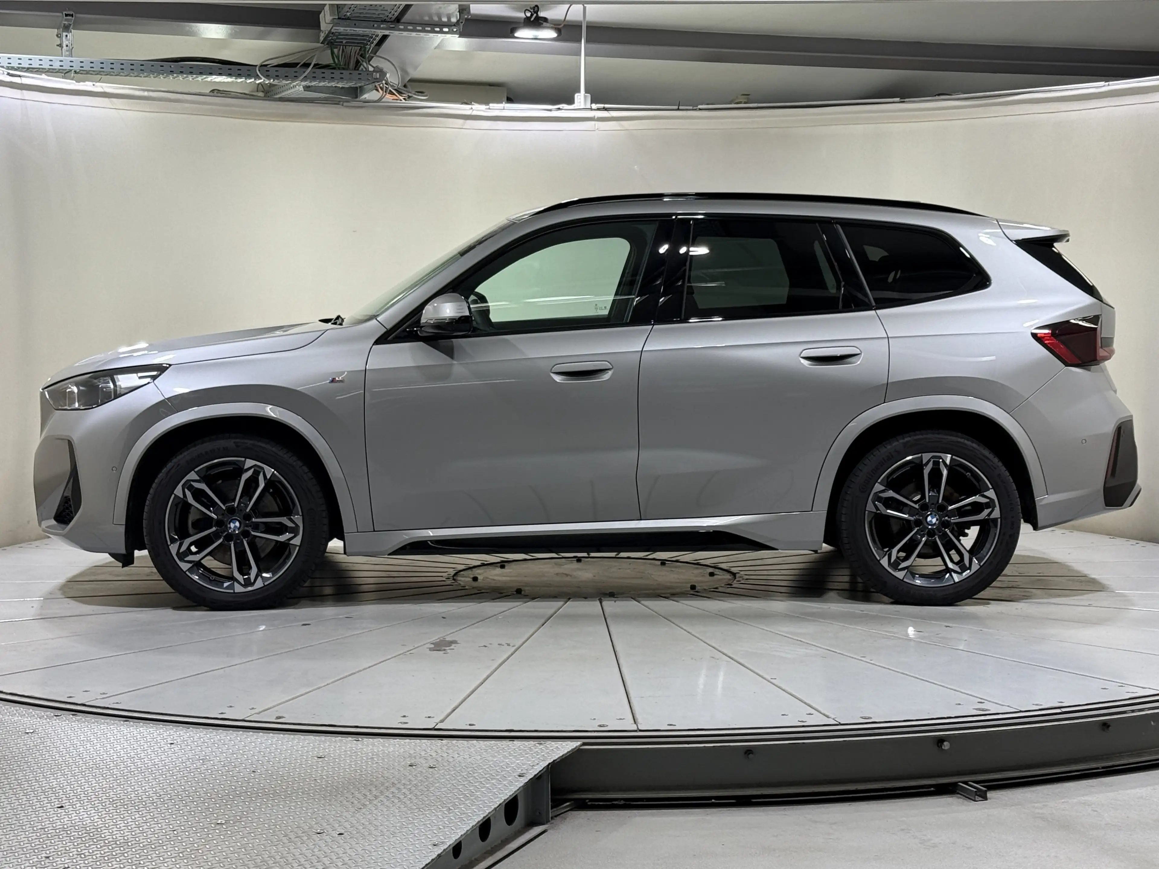 BMW X1 xDrive23i M Sportpaket AHK ACC 360 HUD HK — photo 2