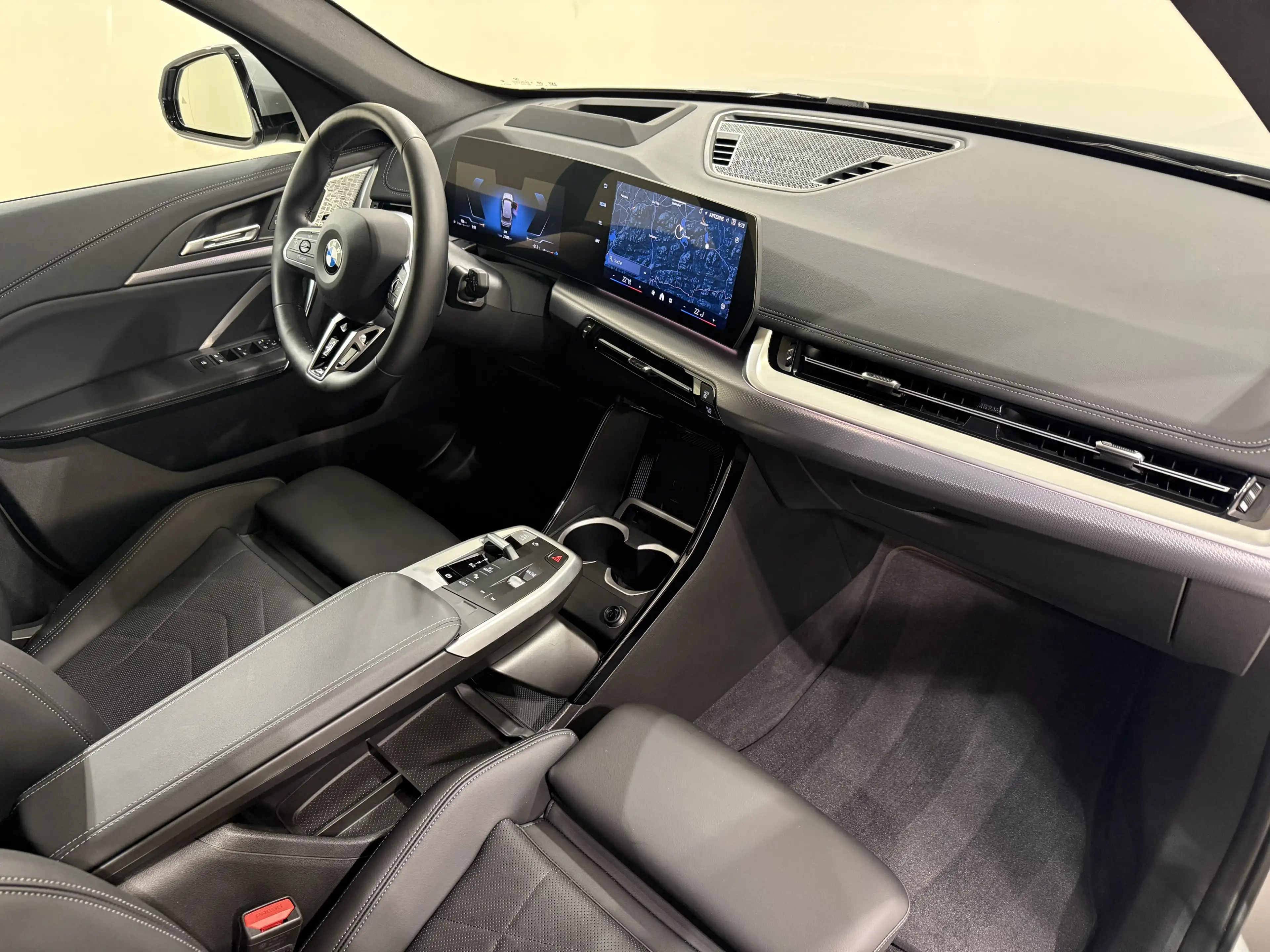 BMW X1 xDrive23i M Sportpaket AHK ACC 360 HUD HK — photo 10