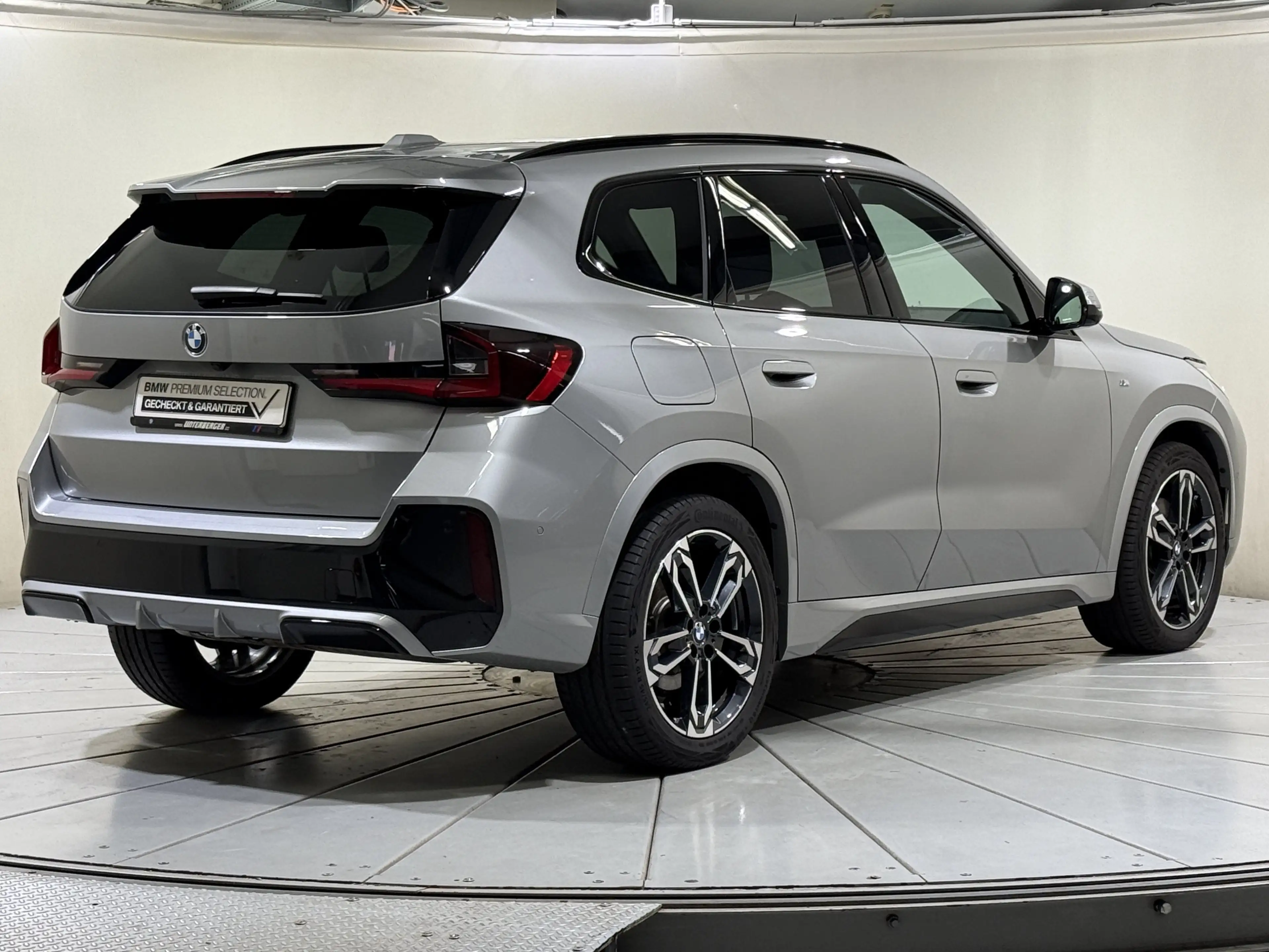 BMW X1 xDrive23i M Sportpaket AHK ACC 360 HUD HK — photo 3
