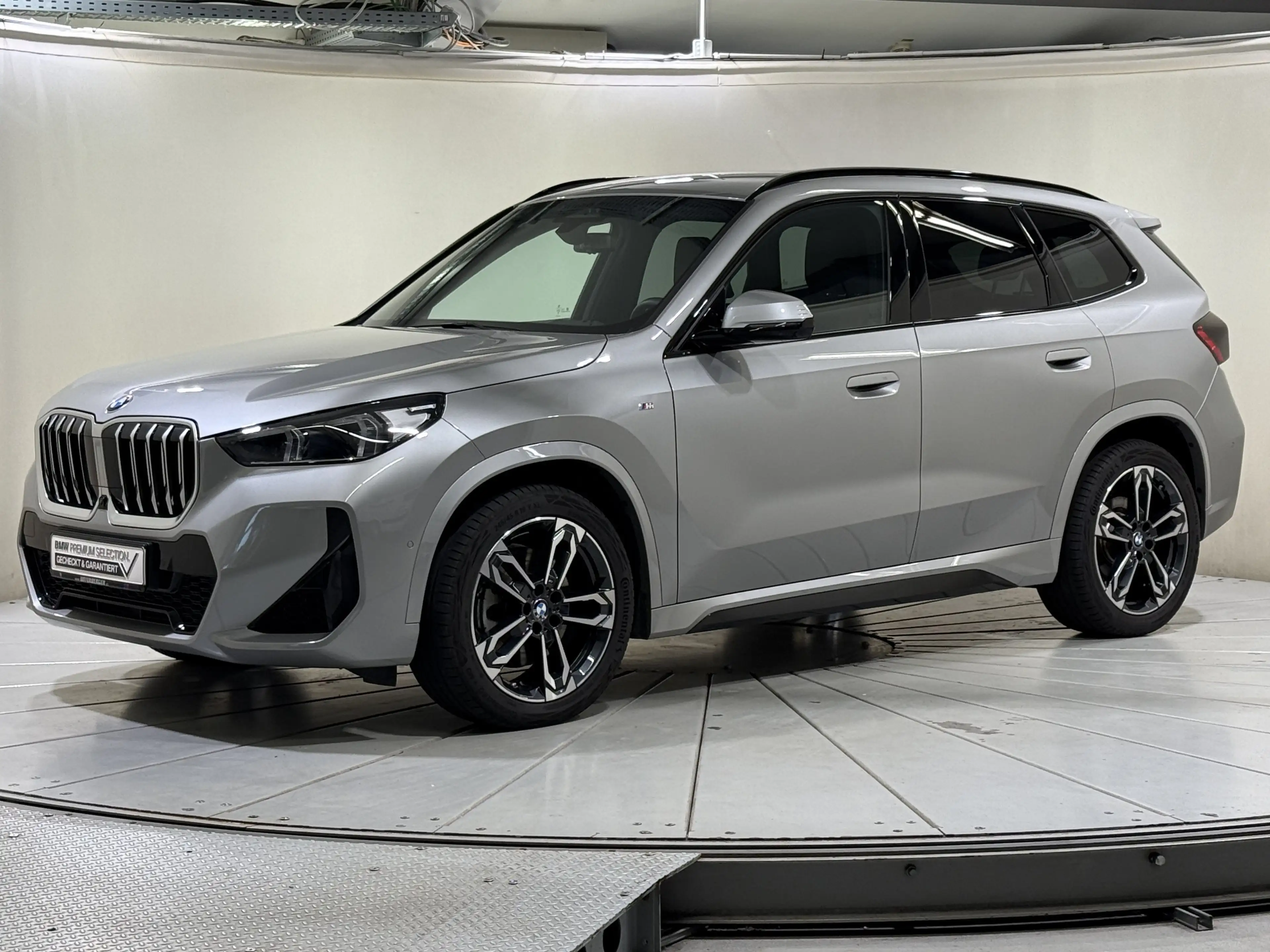 BMW X1 xDrive23i M Sportpaket AHK ACC 360 HUD HK