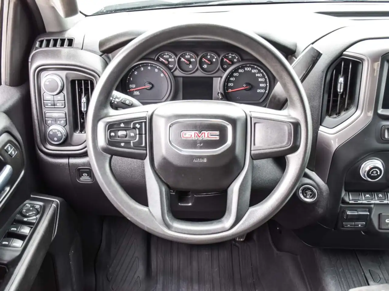 GMC Sierra 1500 снимка GMC Sierra 1500