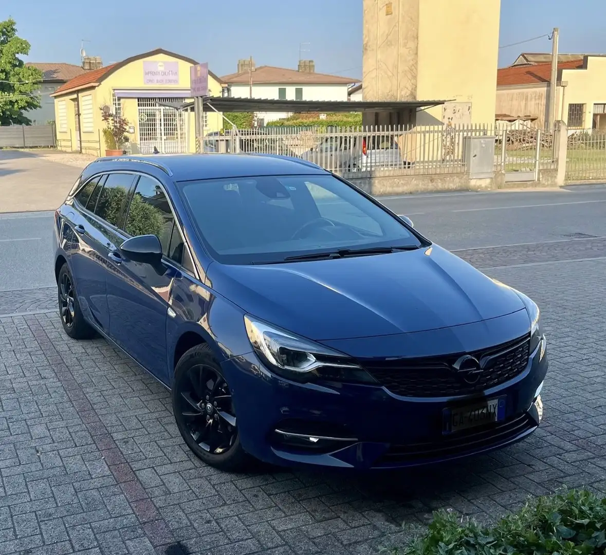 Opel Astra sports tourer - 1