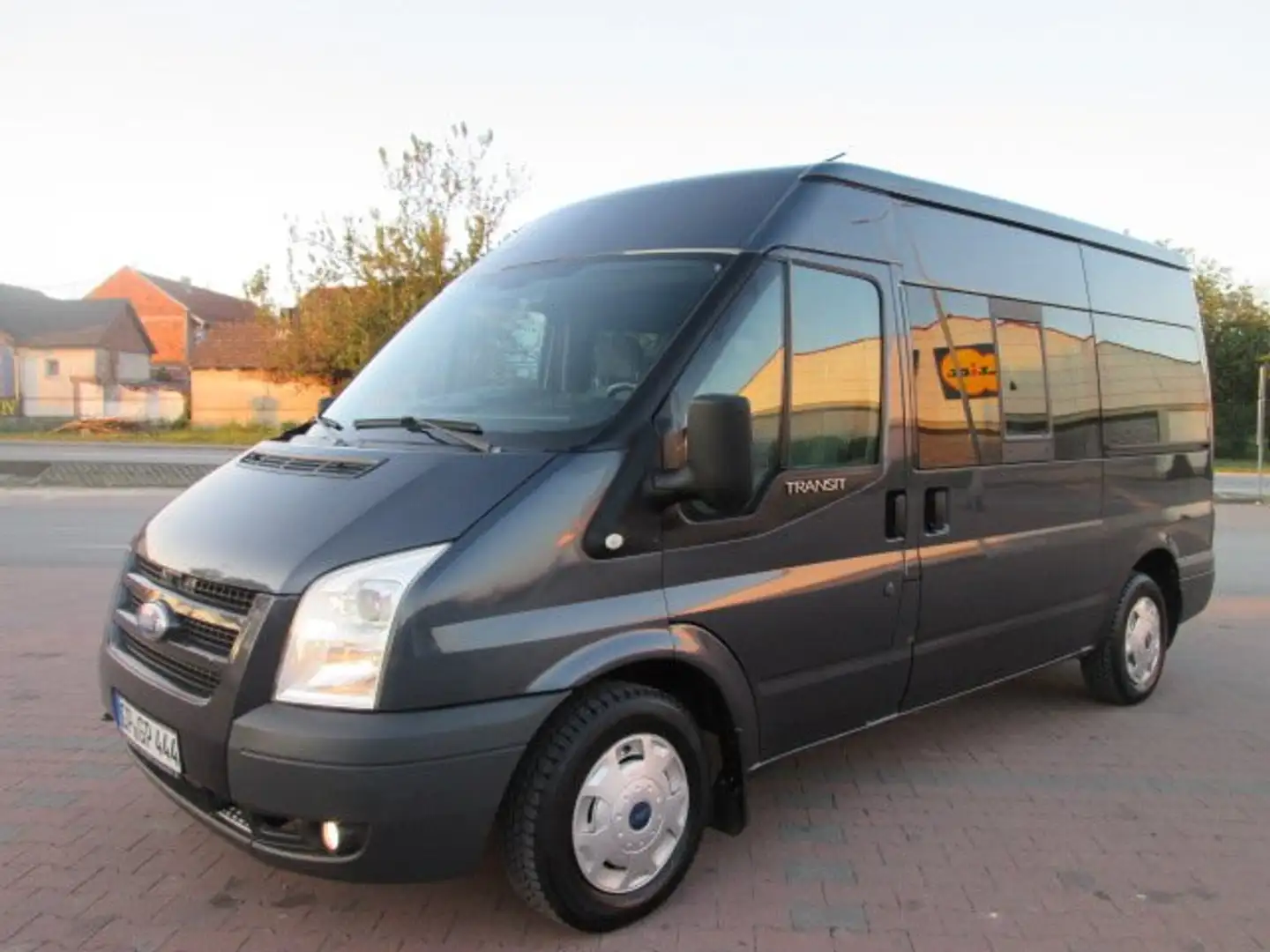 Ford Transit 330 M TDCi+2.HAND+2xSCHIEBETÜREN+KLIMA+AHK+ Fekete - 1