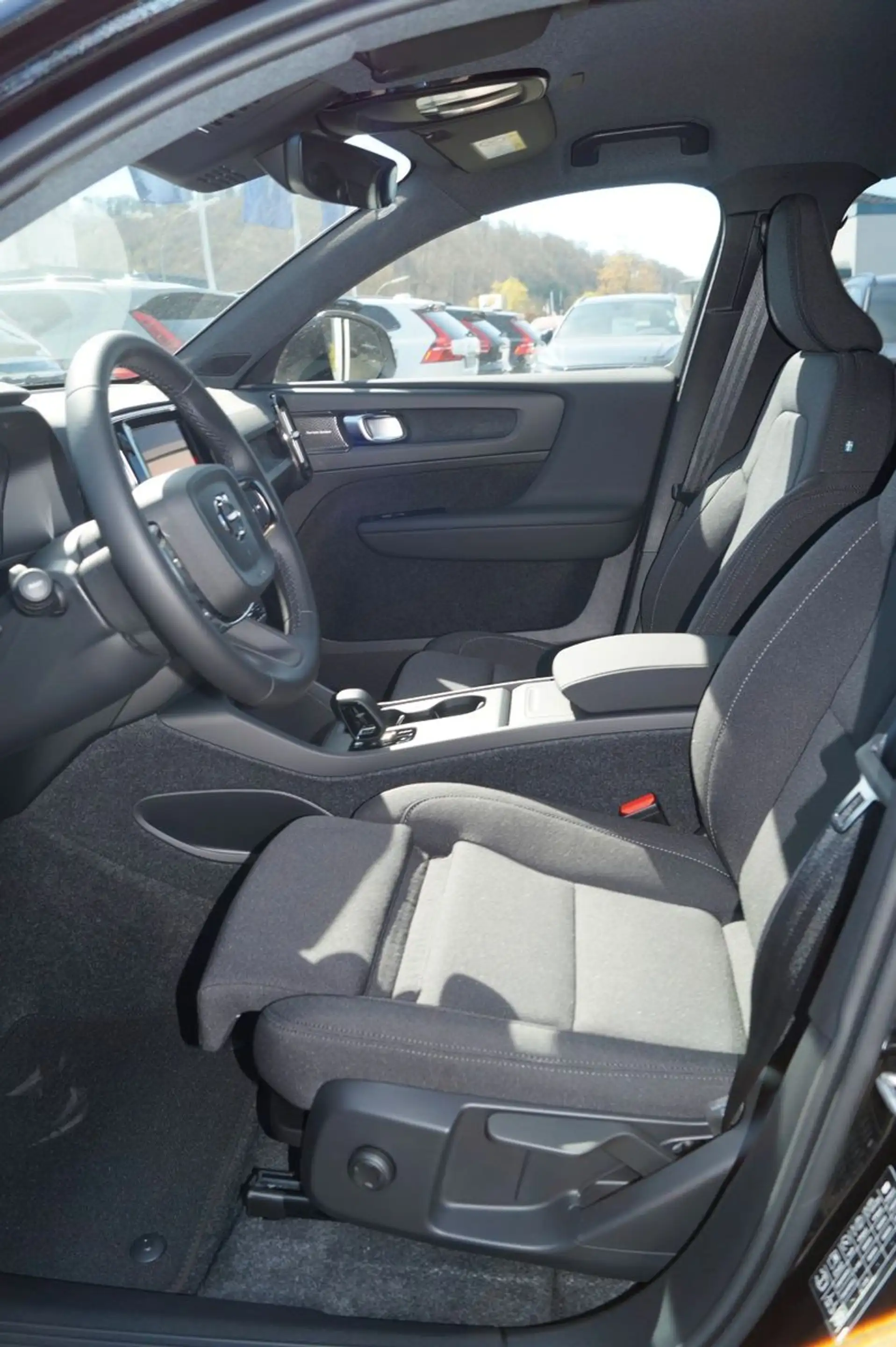 Volvo EX40 Twin AWD Plus Black Edition Aut./360°/20" — photo 6