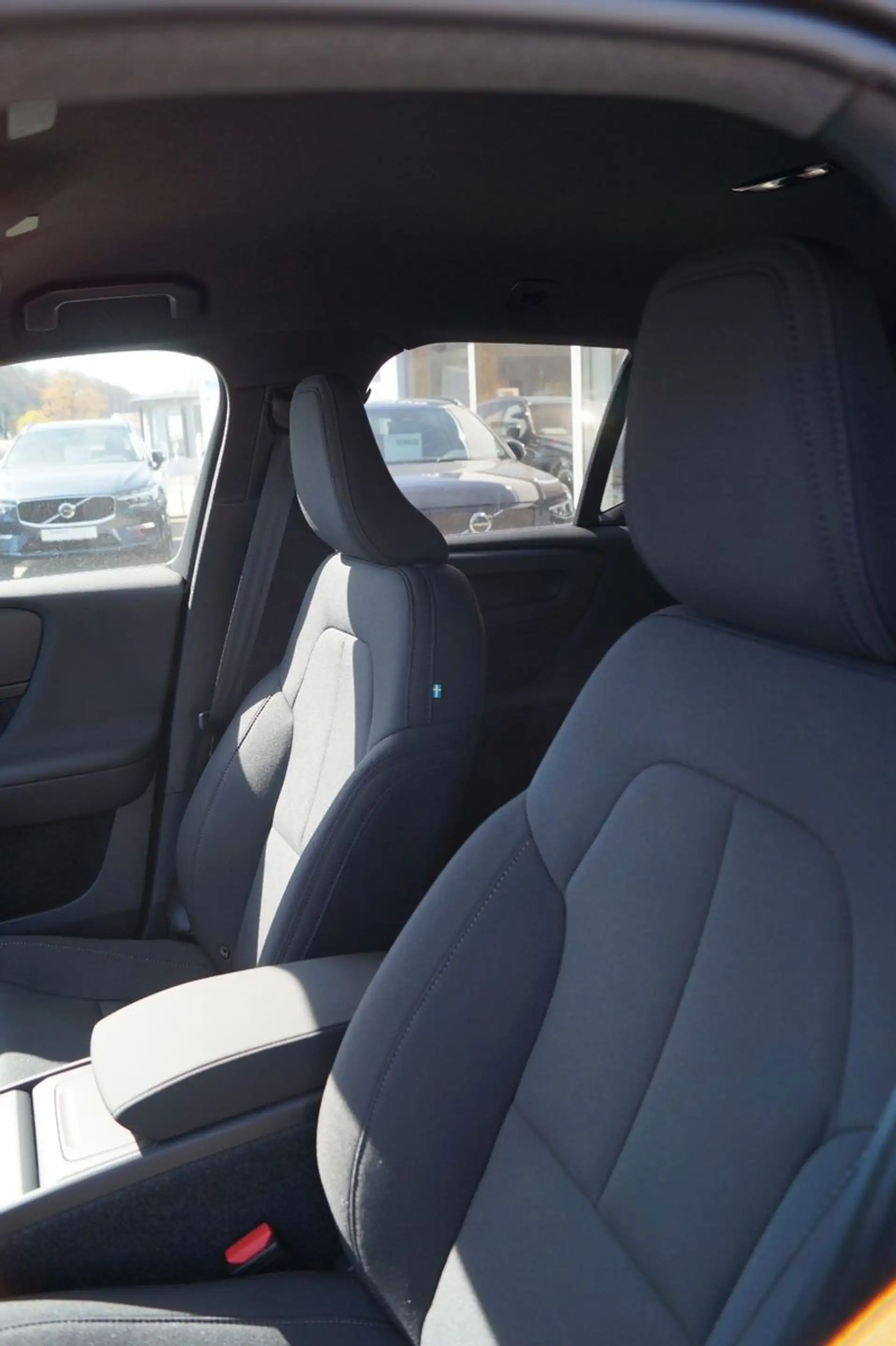 Volvo EX40 Twin AWD Plus Black Edition Aut./360°/20" — photo 7