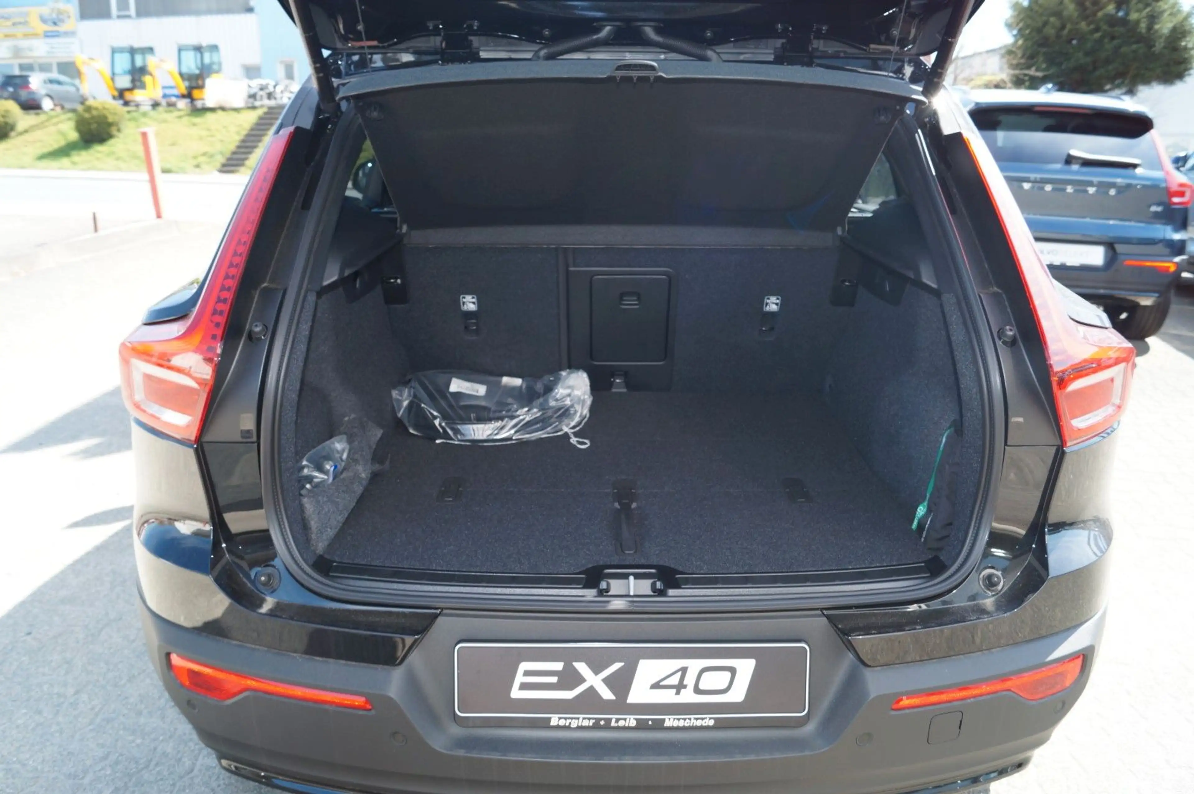 Volvo EX40 Twin AWD Plus Black Edition Aut./360°/20" — photo 13