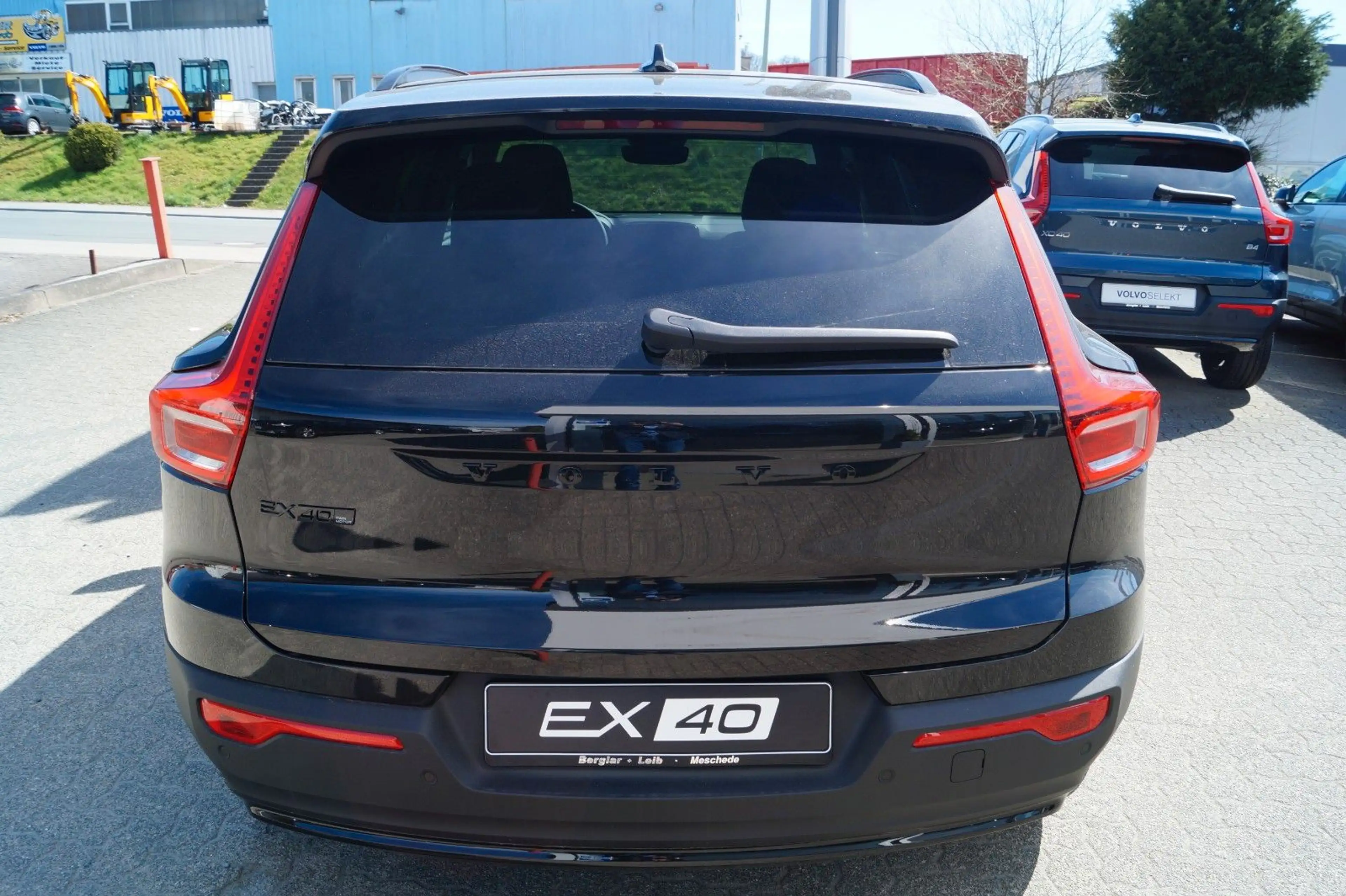 Volvo EX40 Twin AWD Plus Black Edition Aut./360°/20" — photo 3