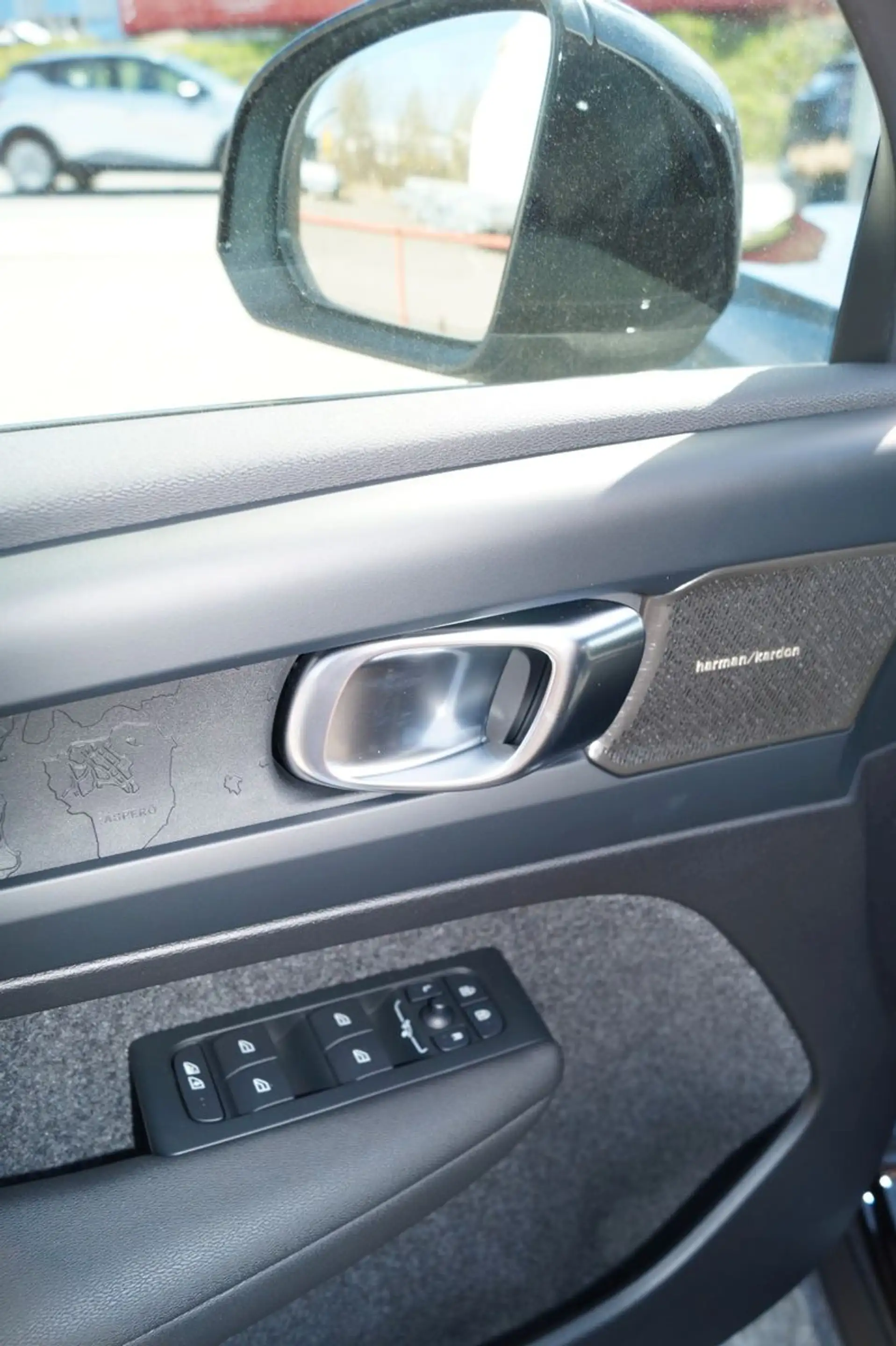 Volvo EX40 Twin AWD Plus Black Edition Aut./360°/20" — photo 8