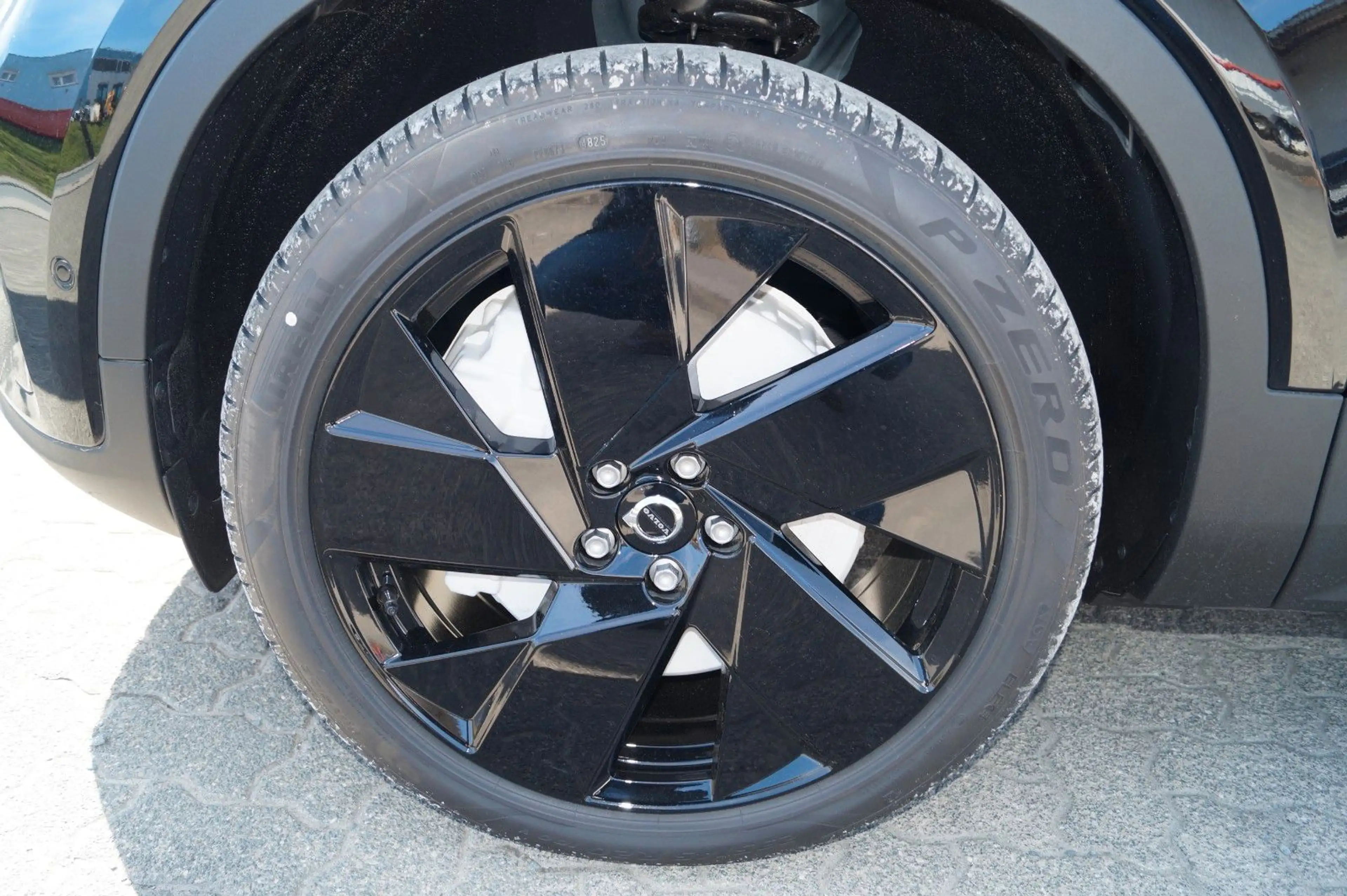 Volvo EX40 Twin AWD Plus Black Edition Aut./360°/20" — photo 14