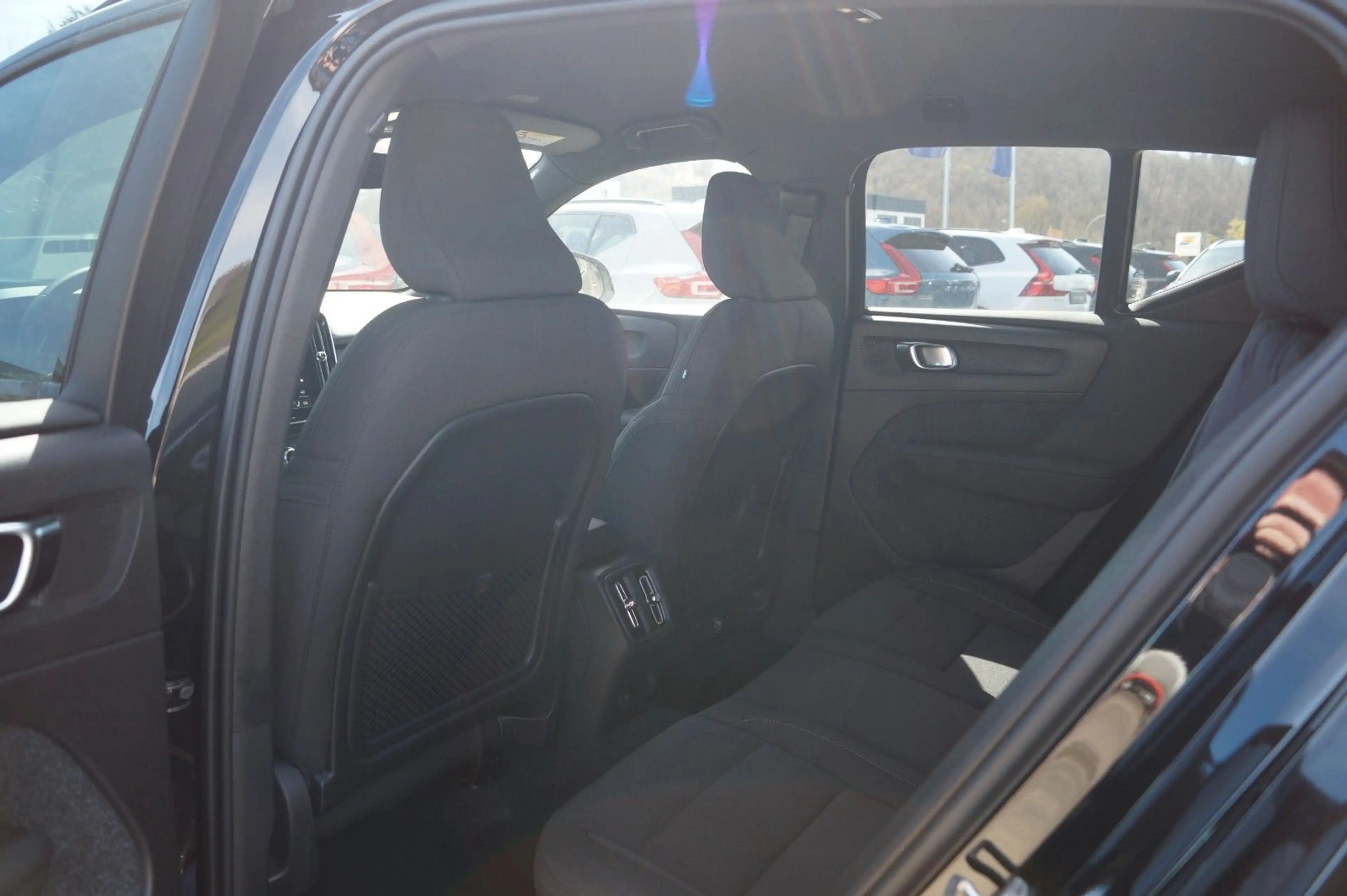 Volvo EX40 Twin AWD Plus Black Edition Aut./360°/20" — photo 12