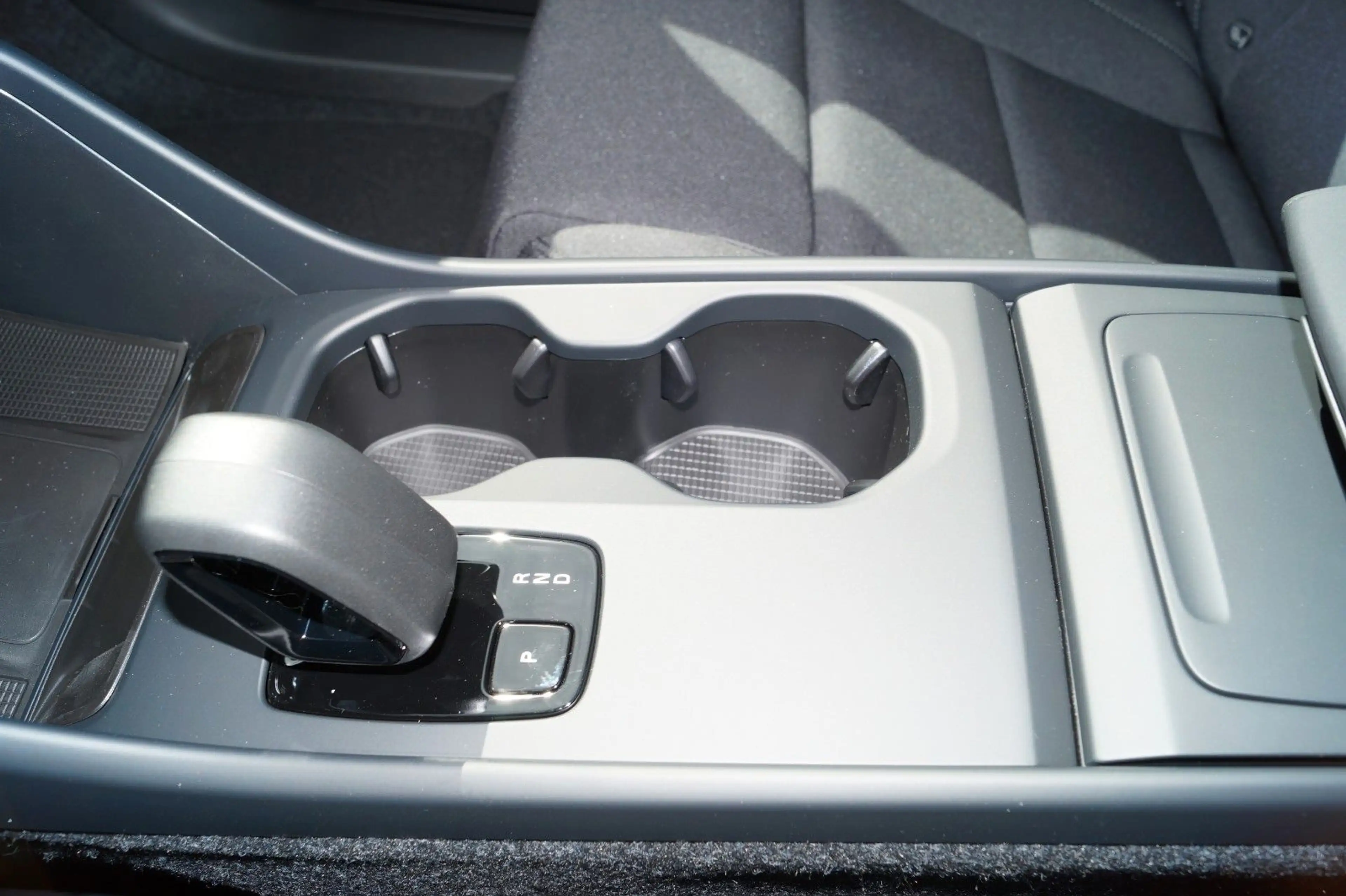 Volvo EX40 Twin AWD Plus Black Edition Aut./360°/20" — photo 9