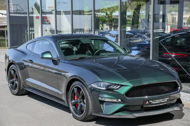 Ford Mustang view 3