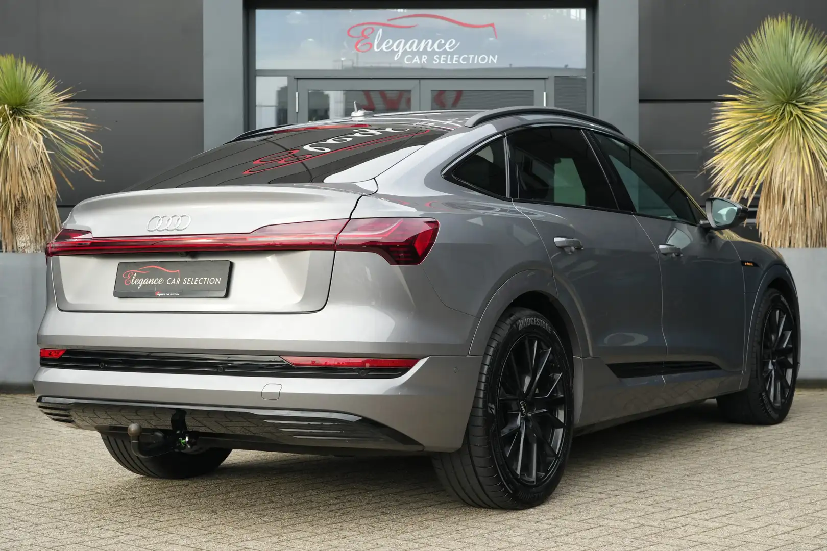 Audi e-tron Sportback 55 quattro Advanced Edition Plus 95 kWh Grau - 2