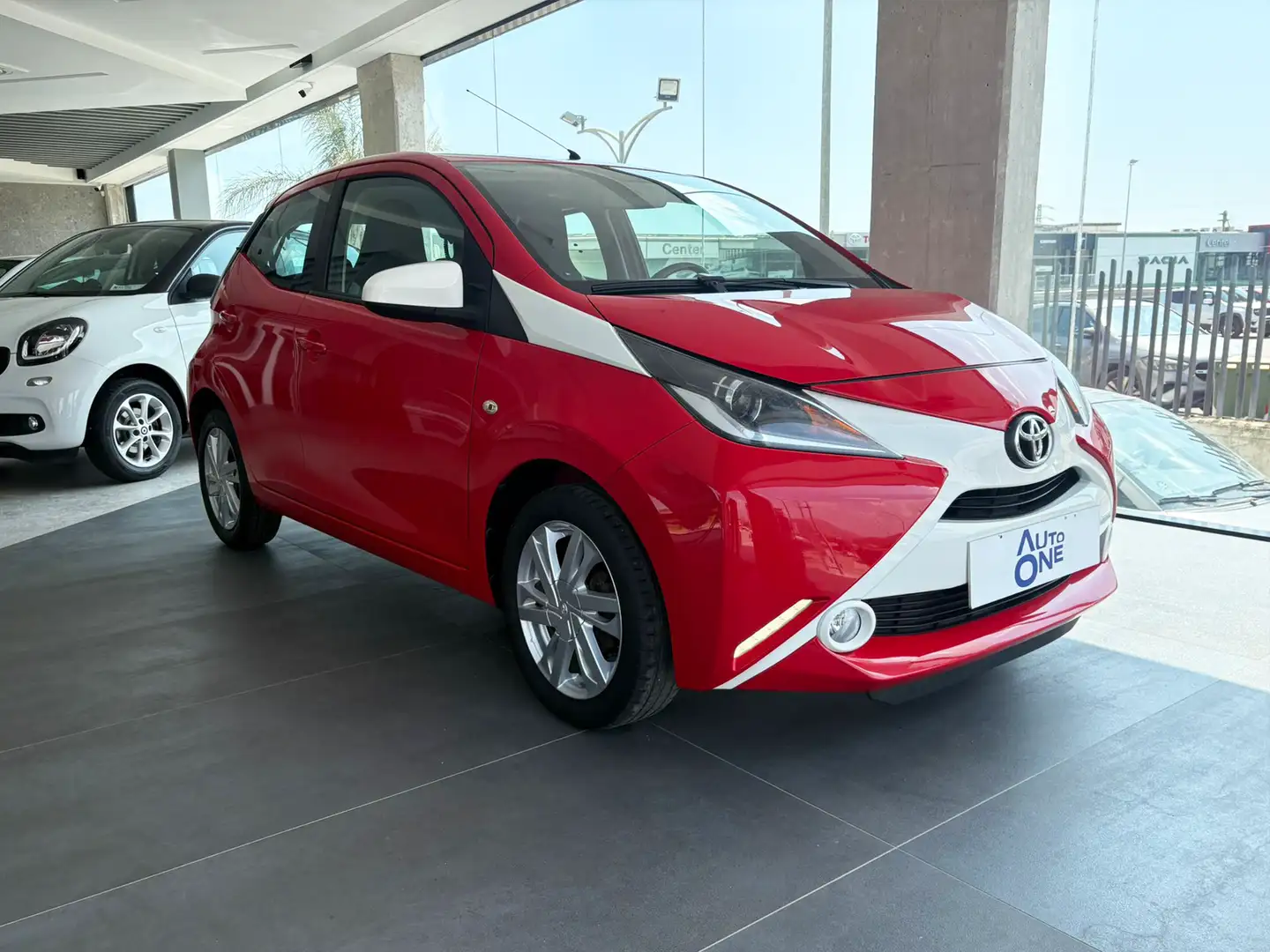 Toyota Aygo 1.0 VVT-i 69Cv 5P X-Clusiv Rood - 1