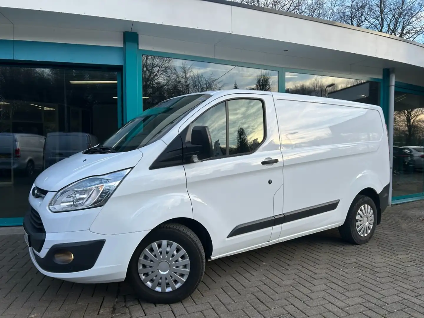 Ford Transit CUSTOM 2.2TDCI Airco, Navi, Camera, Cruise, TrHaak Wit - 1