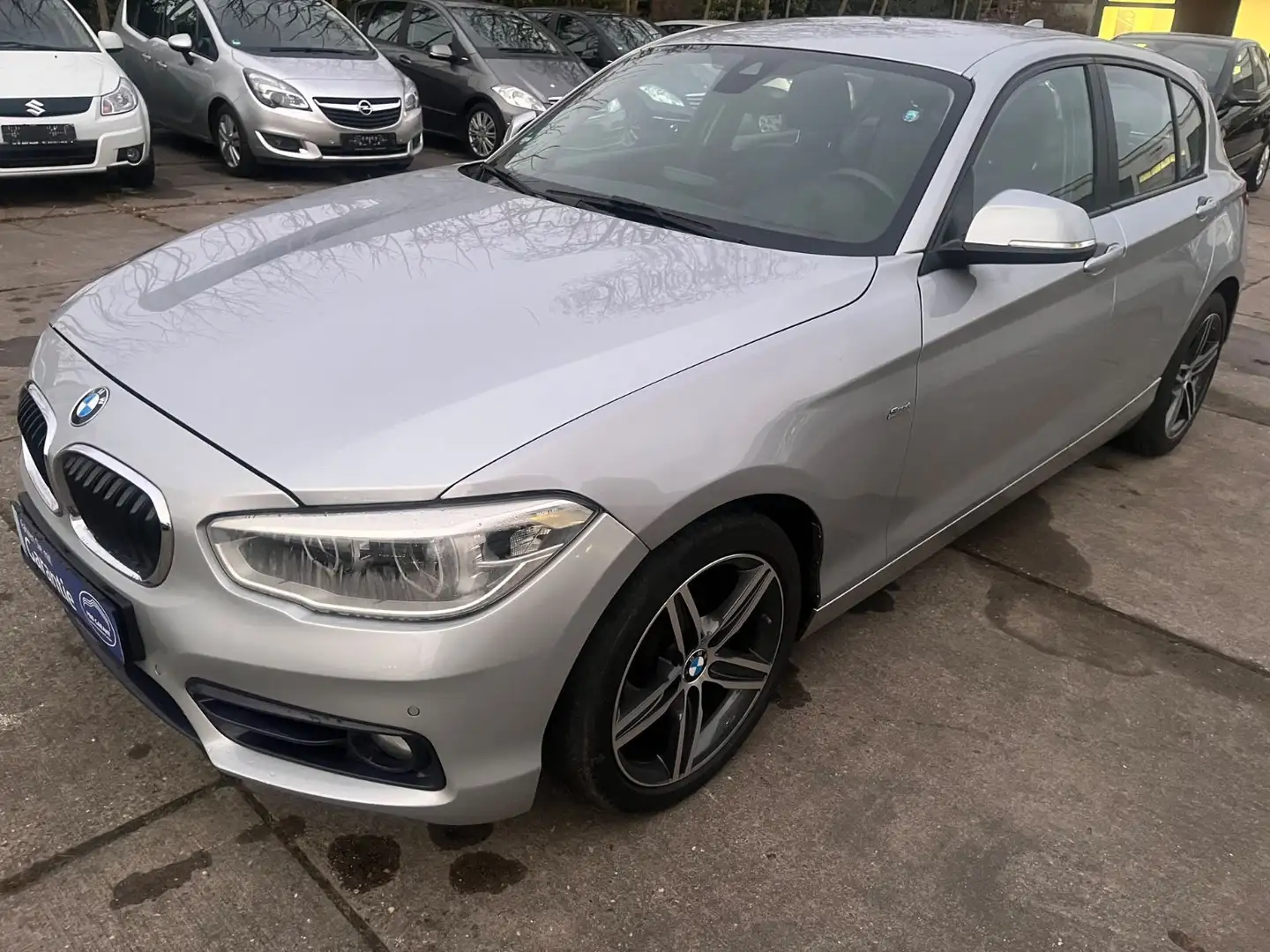 BMW 120 1 Limousine 5-trg. 120 d Sport Line Silber - 1
