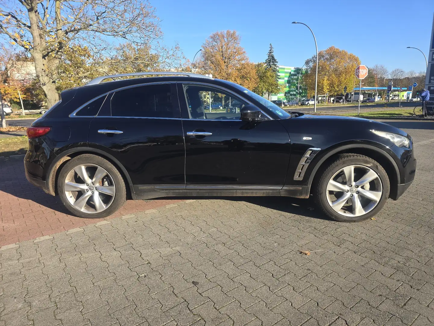 Infiniti FX FX30d AWD Aut. S Schwarz - 2