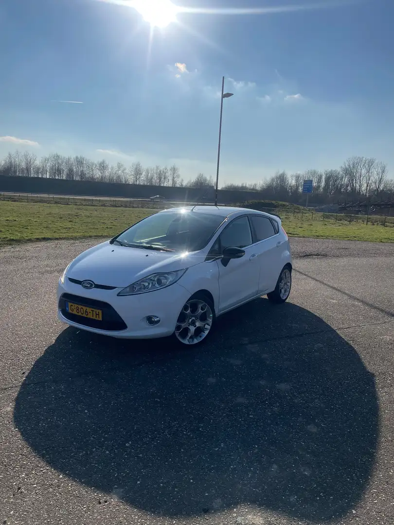 Ford Fiesta 1.6 Ti-VCT Ghia Blanc - 1
