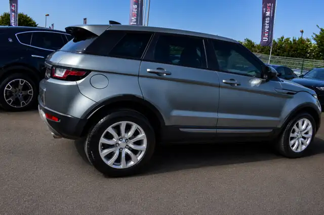 Land Rover Range Rover Evoque view 3