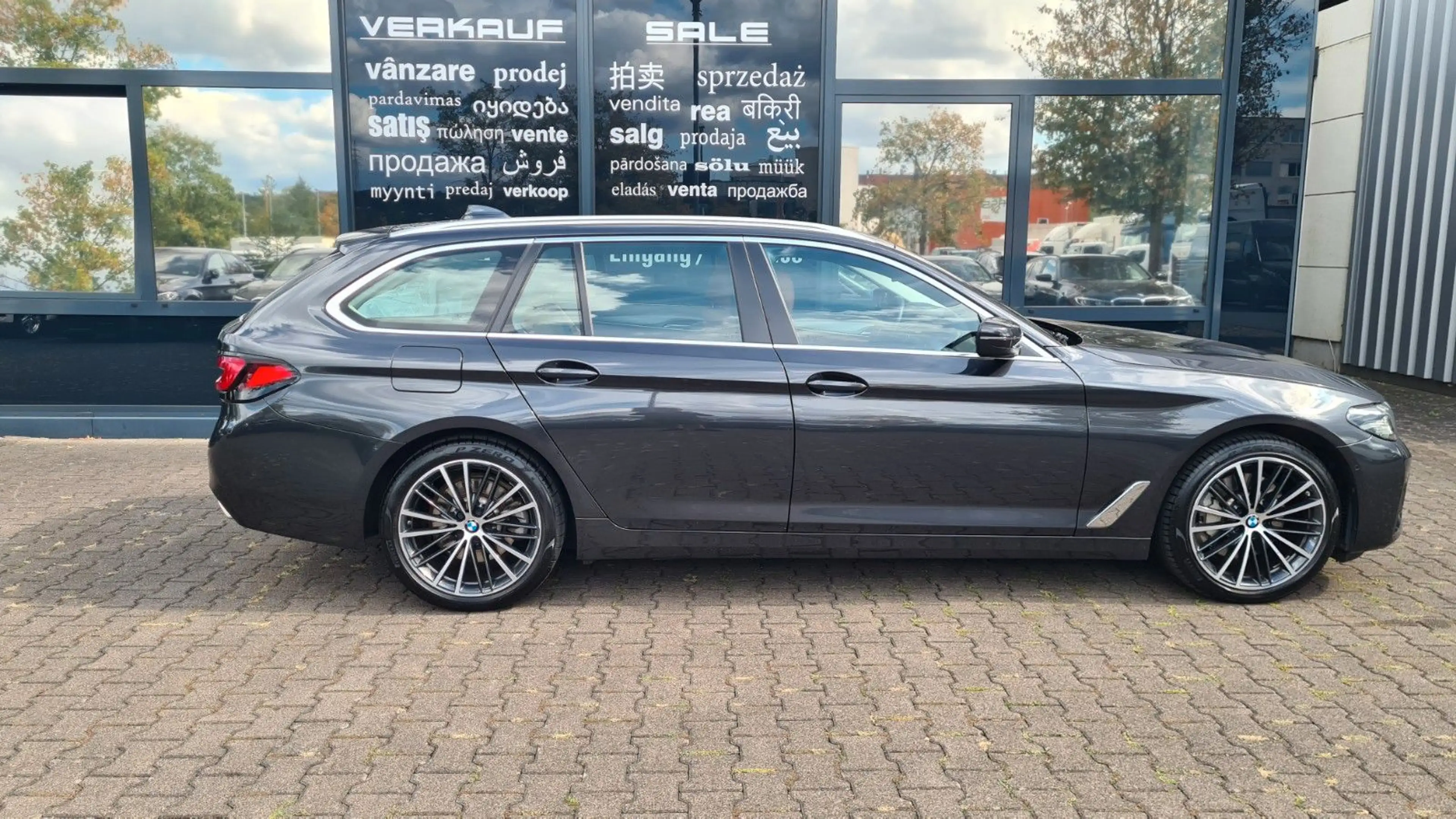 BMW 530 i xDrive Touring - PANO - SpSitze - CAM - — photo 9