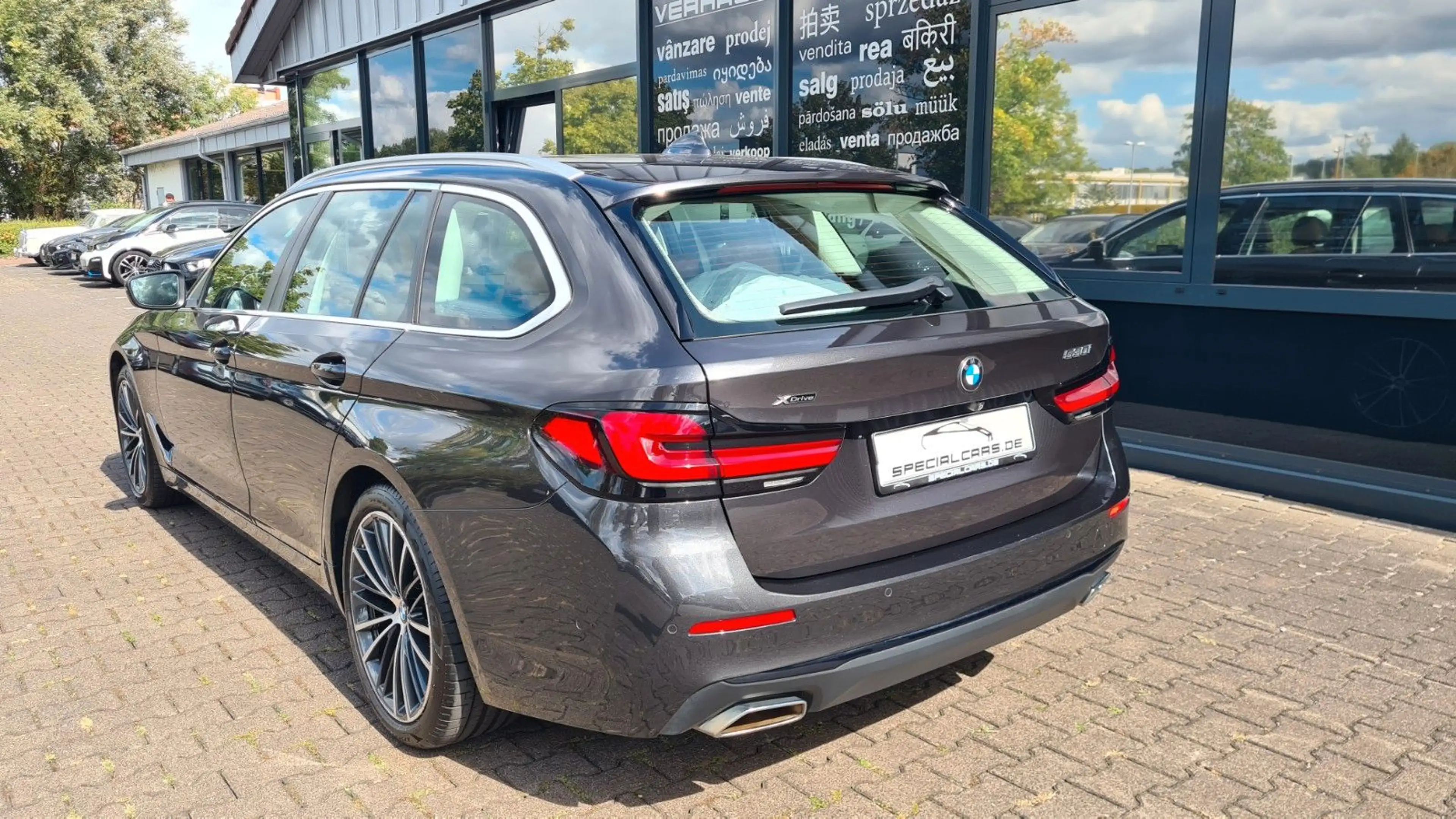 BMW 530 i xDrive Touring - PANO - SpSitze - CAM - — photo 5
