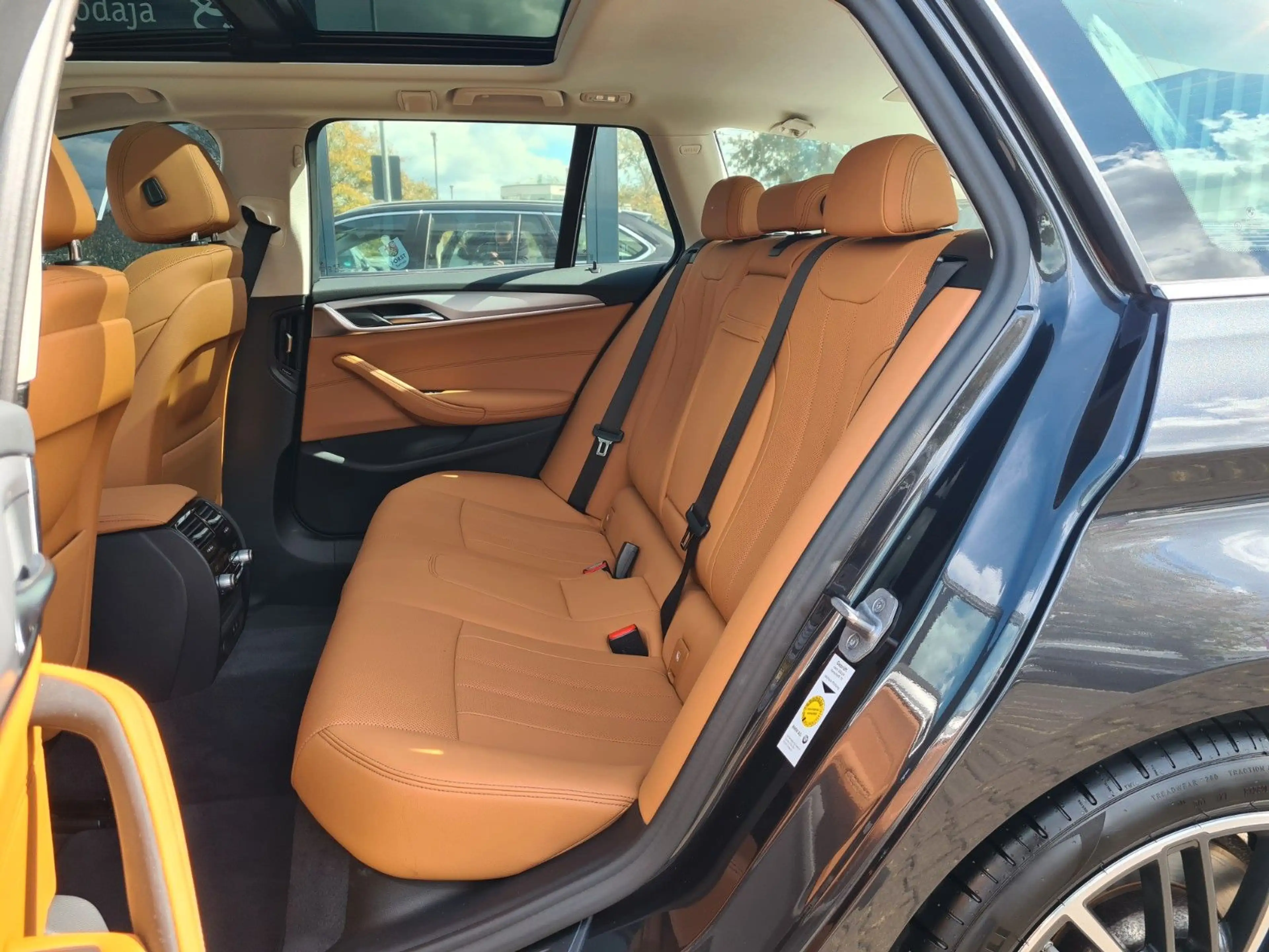 BMW 530 i xDrive Touring - PANO - SpSitze - CAM - — photo 14