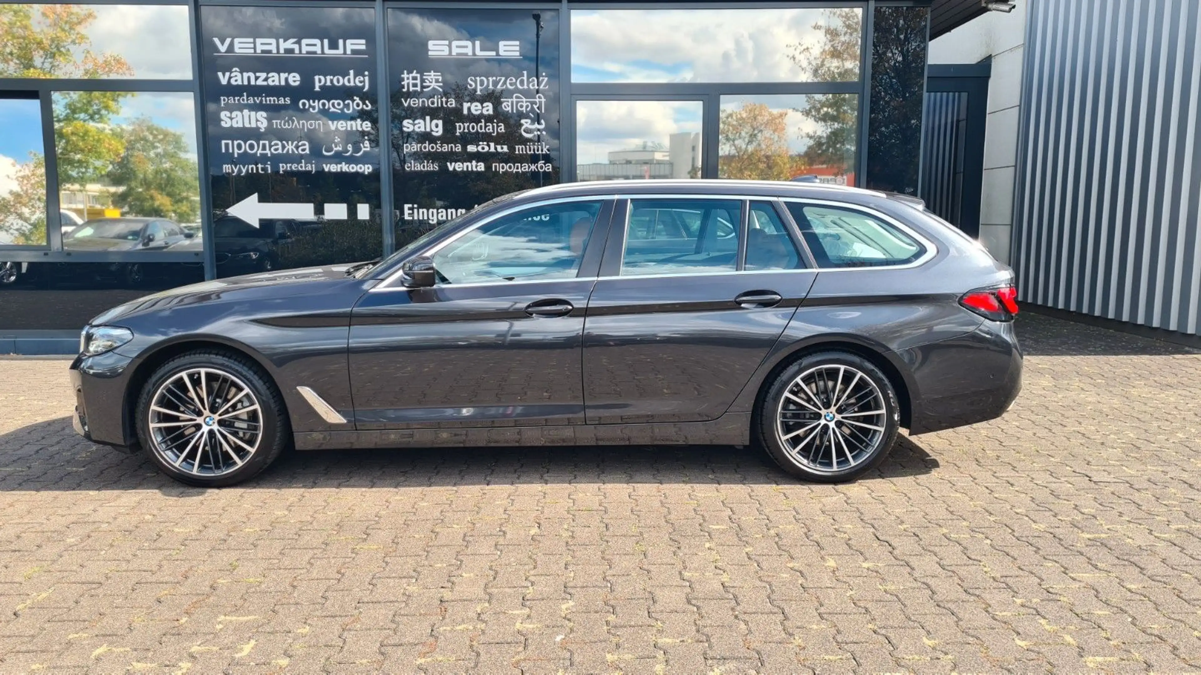 BMW 530 i xDrive Touring - PANO - SpSitze - CAM - — photo 4
