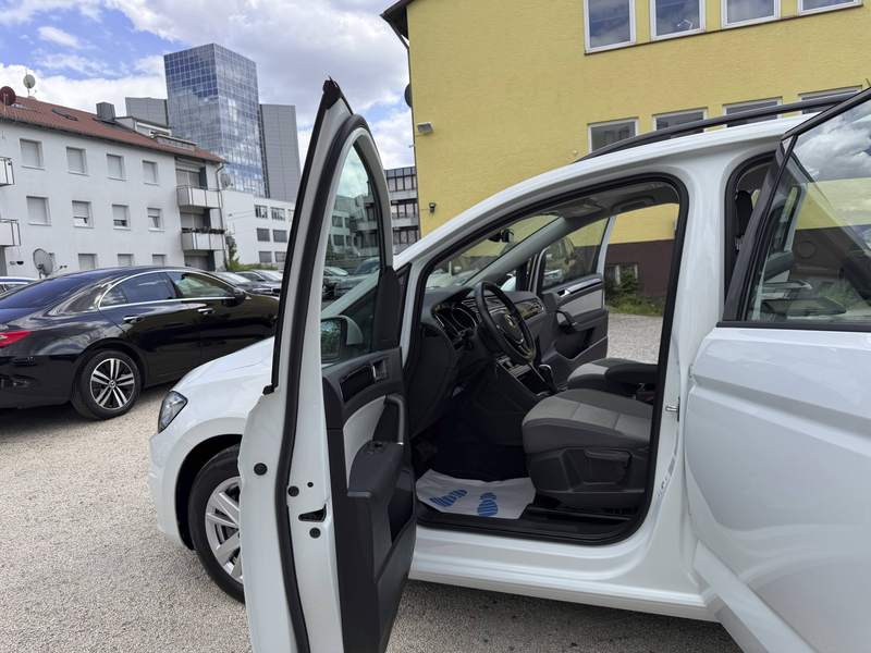 Volkswagen Touran Touran 2.0 TDI DSG Comfortline 7-SITZER+ACC+LED+AHK+NAVI — photo 11