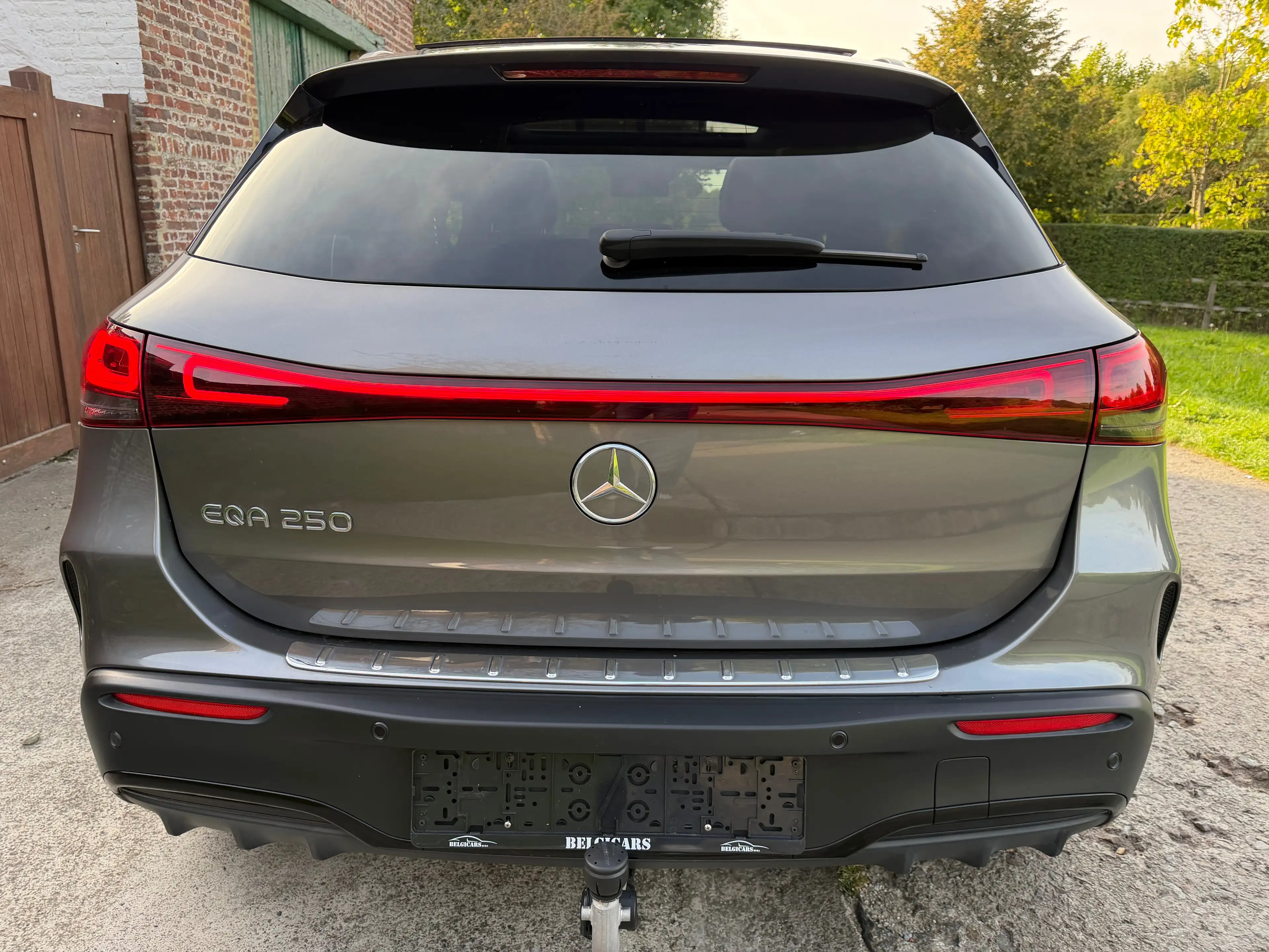 Mercedes-Benz EQA 250 AMG Line *PANO || HUD || ATELAGE || TVA || LED PACK* — photo 4