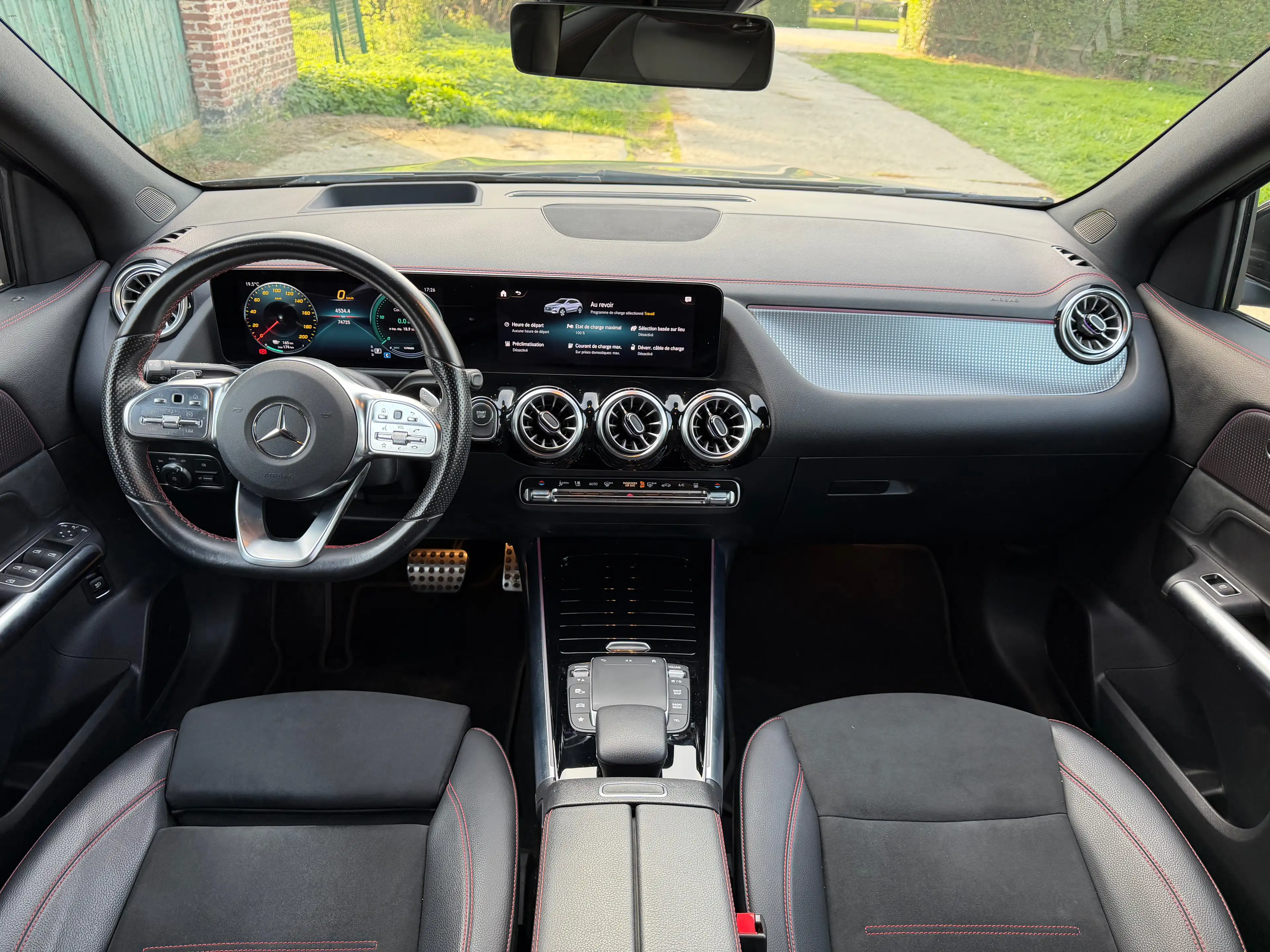 Mercedes-Benz EQA 250 AMG Line *PANO || HUD || ATELAGE || TVA || LED PACK* — photo 15