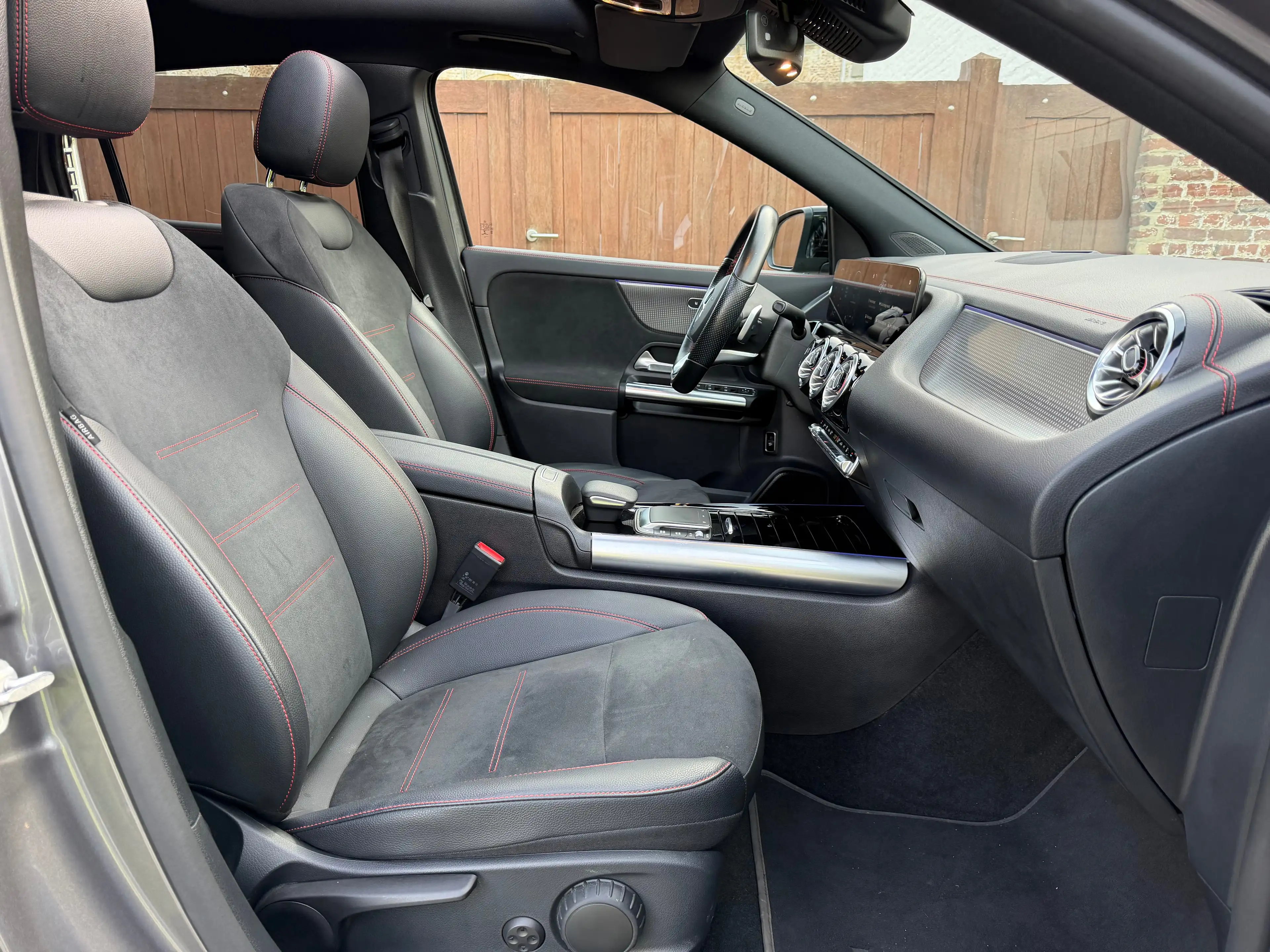 Mercedes-Benz EQA 250 AMG Line *PANO || HUD || ATELAGE || TVA || LED PACK* — photo 10