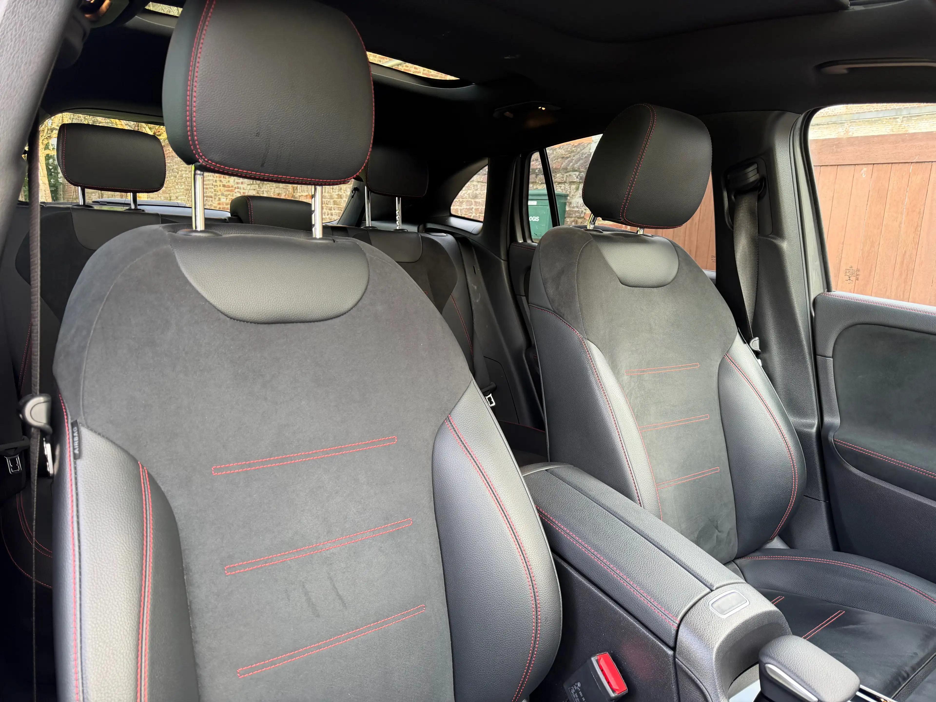 Mercedes-Benz EQA 250 AMG Line *PANO || HUD || ATELAGE || TVA || LED PACK* — photo 12