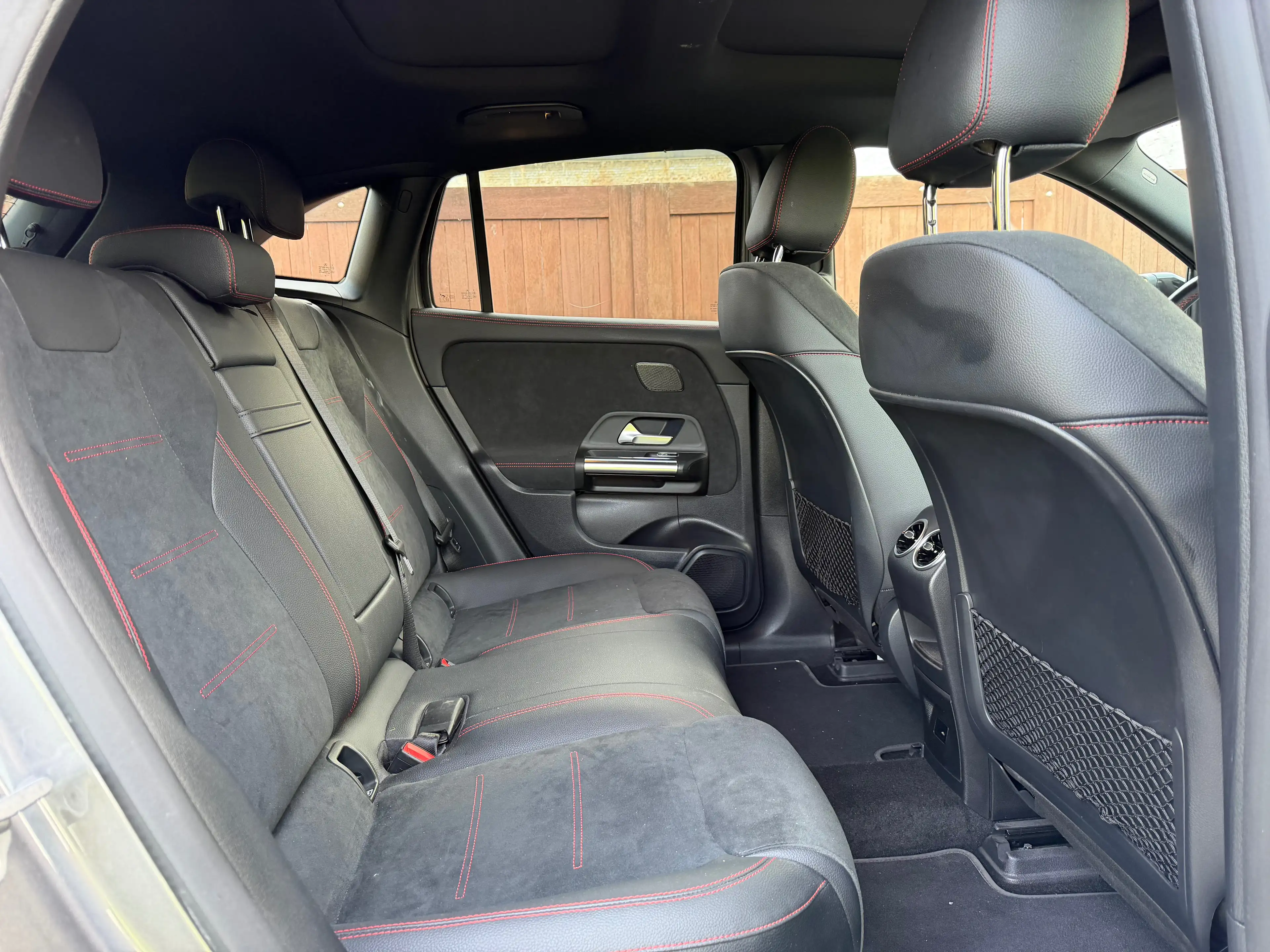Mercedes-Benz EQA 250 AMG Line *PANO || HUD || ATELAGE || TVA || LED PACK* — photo 13