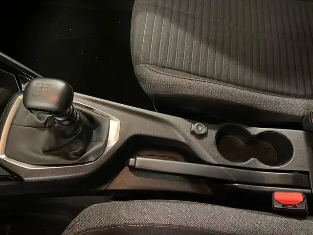 Peugeot 2008 view 12