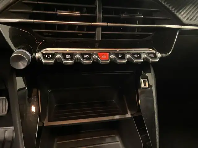 Peugeot 2008 view 11