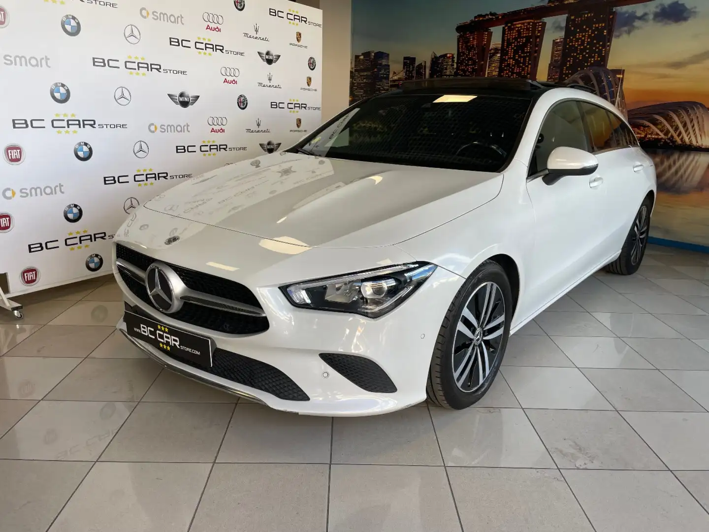 Mercedes-Benz CLA 180 d Aut. Shooting Brake *LED*TETTO*PELLE Blanc - 1