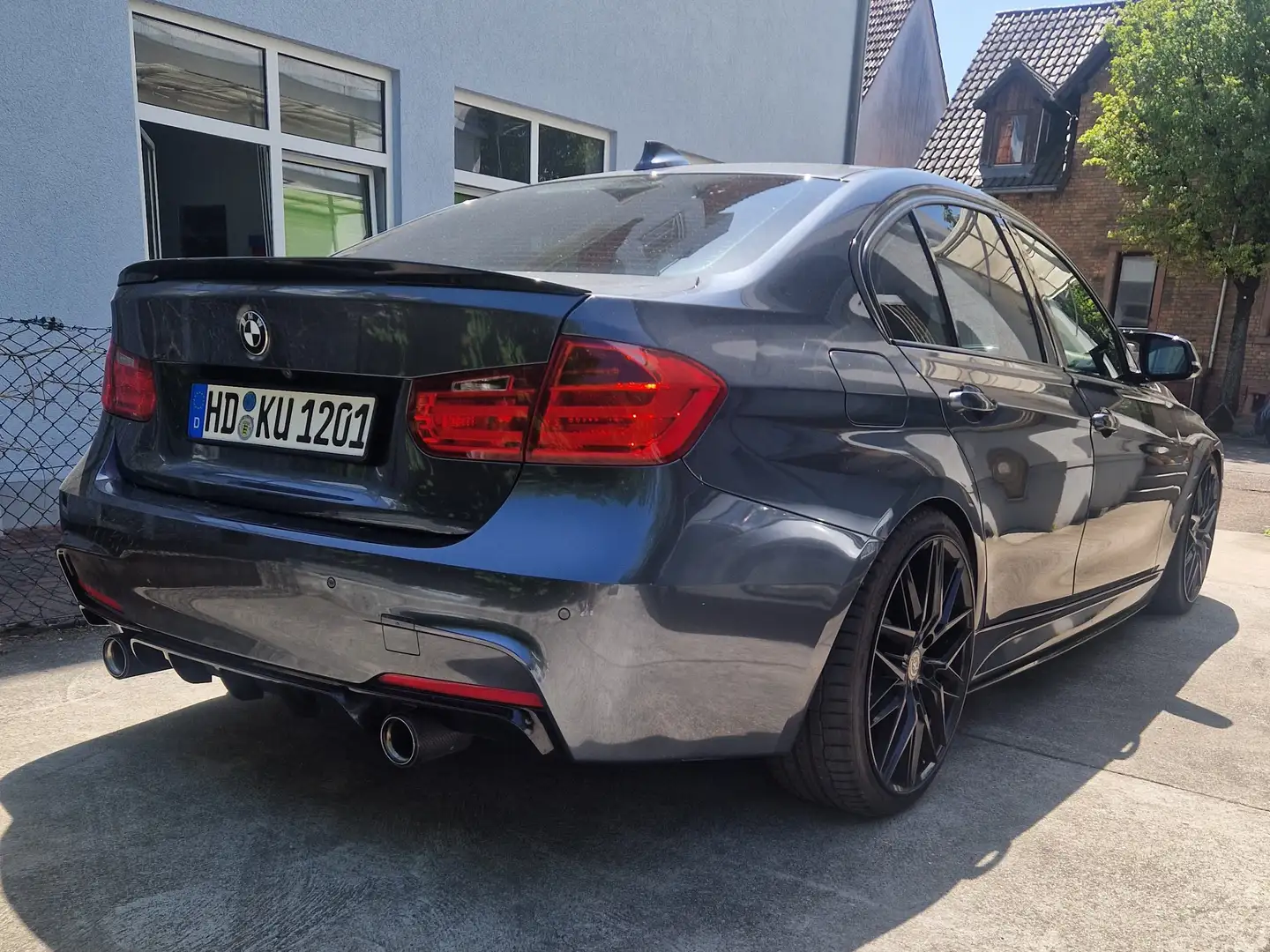 BMW 335 335i xDrive Aut. M PAKET STAGE1 CA 420PS Grau - 1