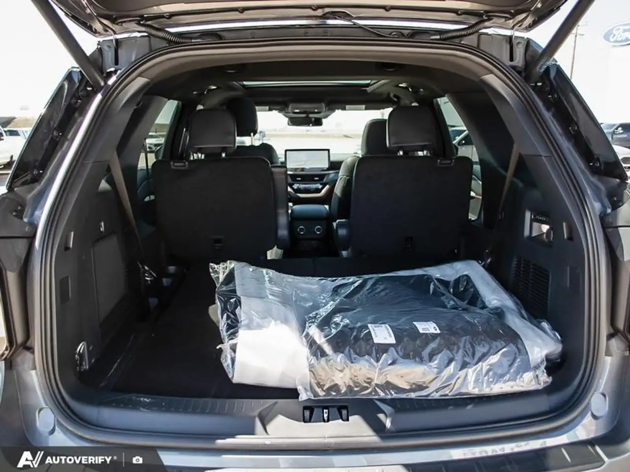 Ford Explorer снимка Ford Explorer