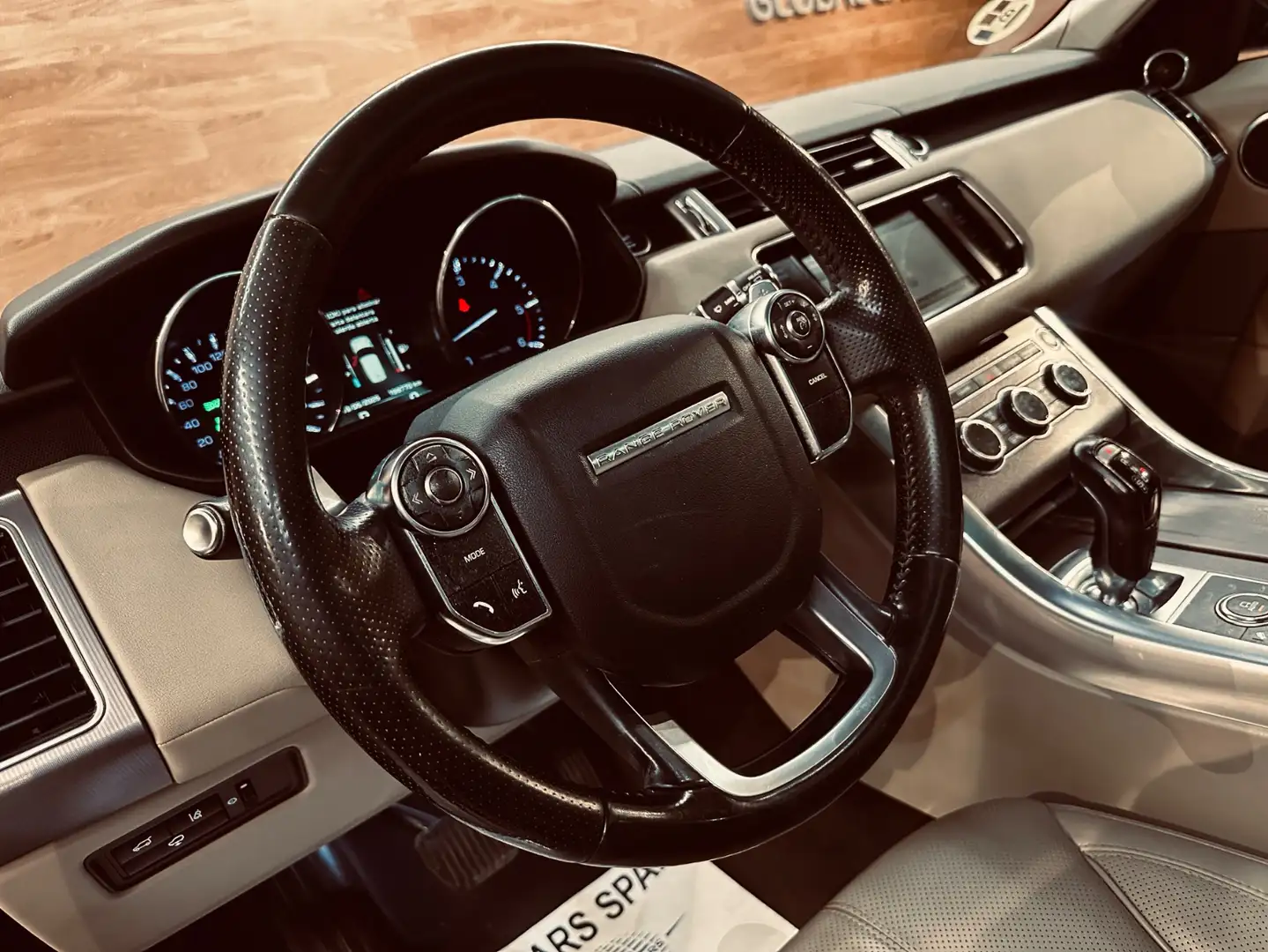 Land Rover Range Rover Sport 4.4SDV8 HSE Aut. Gris - 2