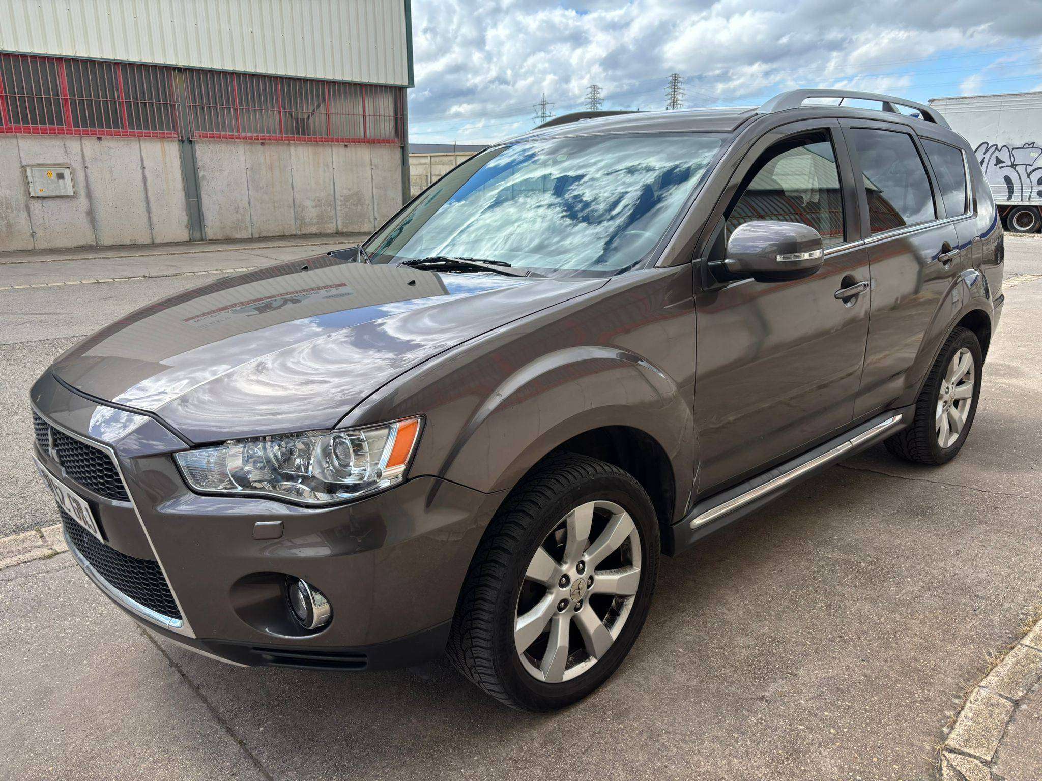 Mitsubishi Outlander Outlander 220DI-D Kaiteki SST Kaiteki - foto 1