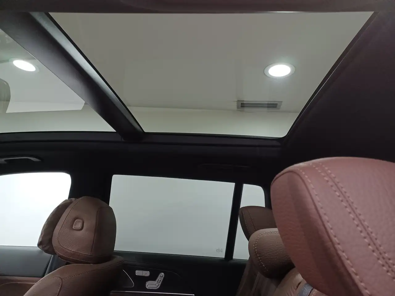 Mercedes-Benz GLS снимка Mercedes-Benz GLS
