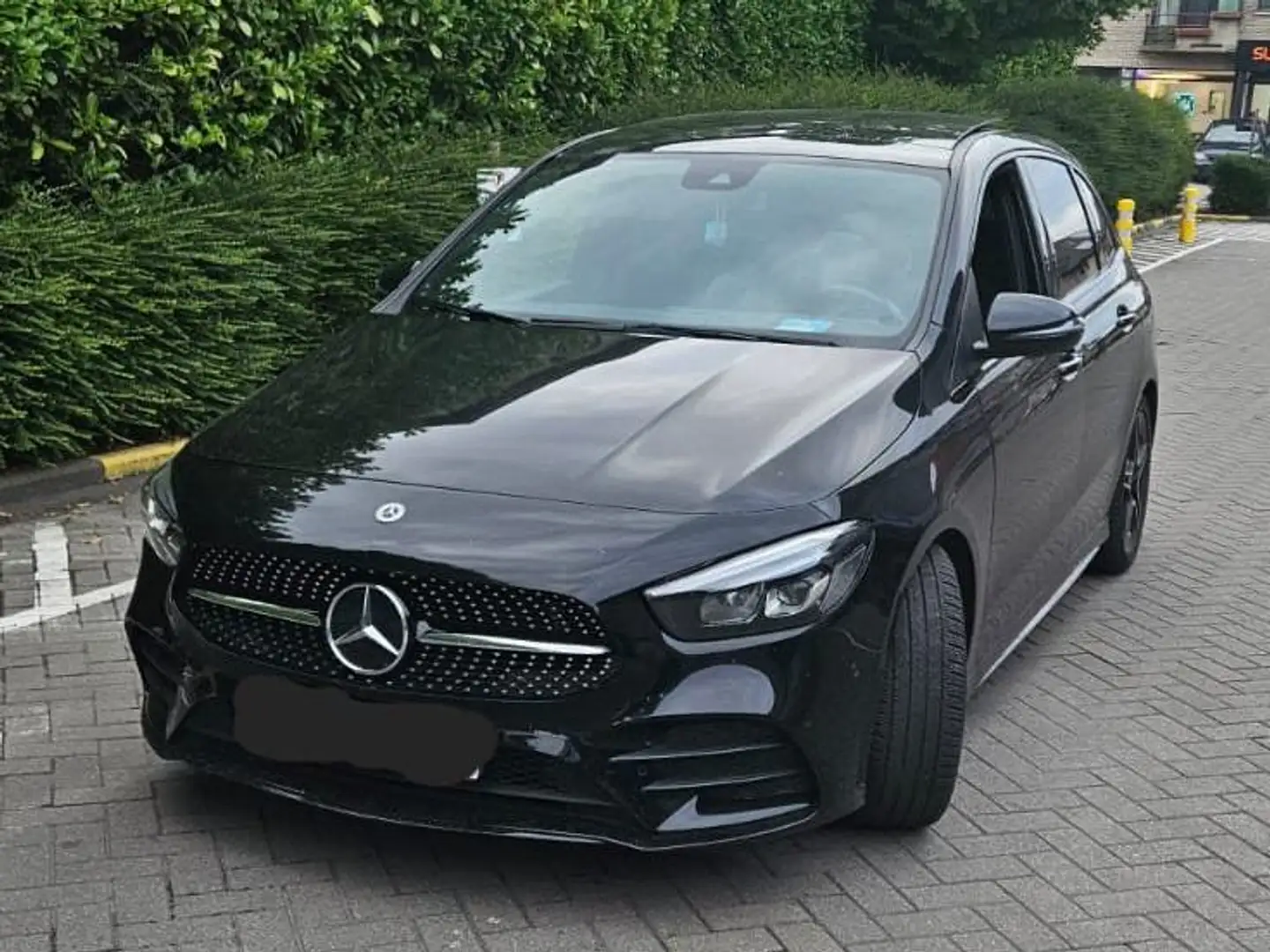 Mercedes-Benz B 180 B 180 d Launch Edition Noir - 1
