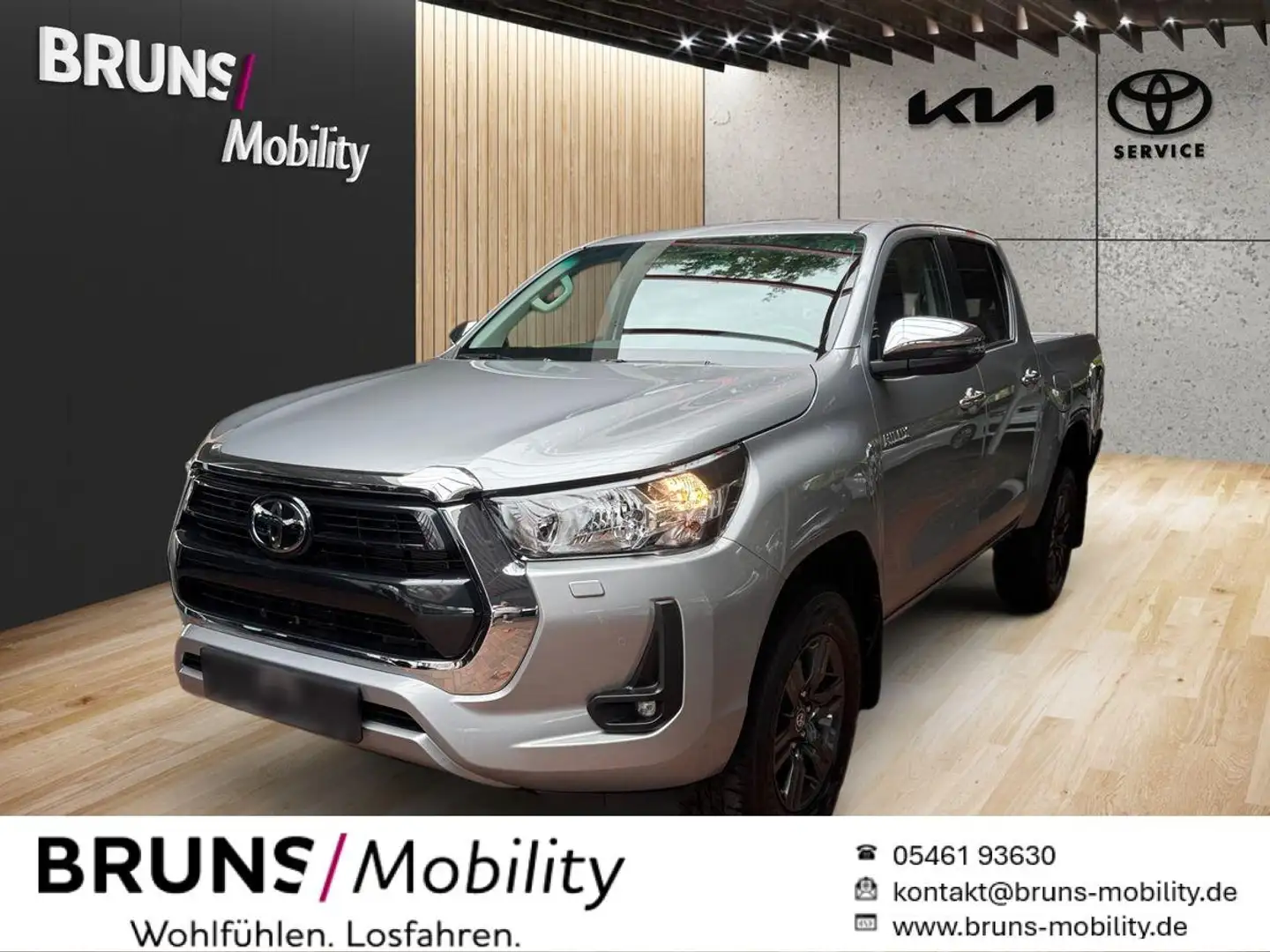 Toyota Hilux 2.4 Double Cab 4x4 Comfort Automatik Navi Ezüst - 1