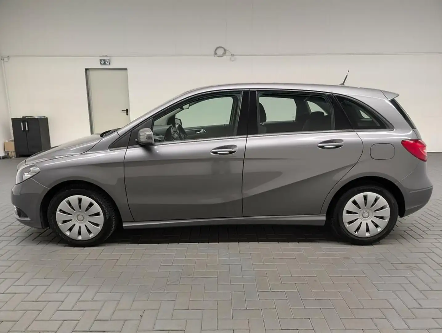 Mercedes-Benz B 220 Navi/SHZ/PDC/Kam/Tempomat Šedá - 2