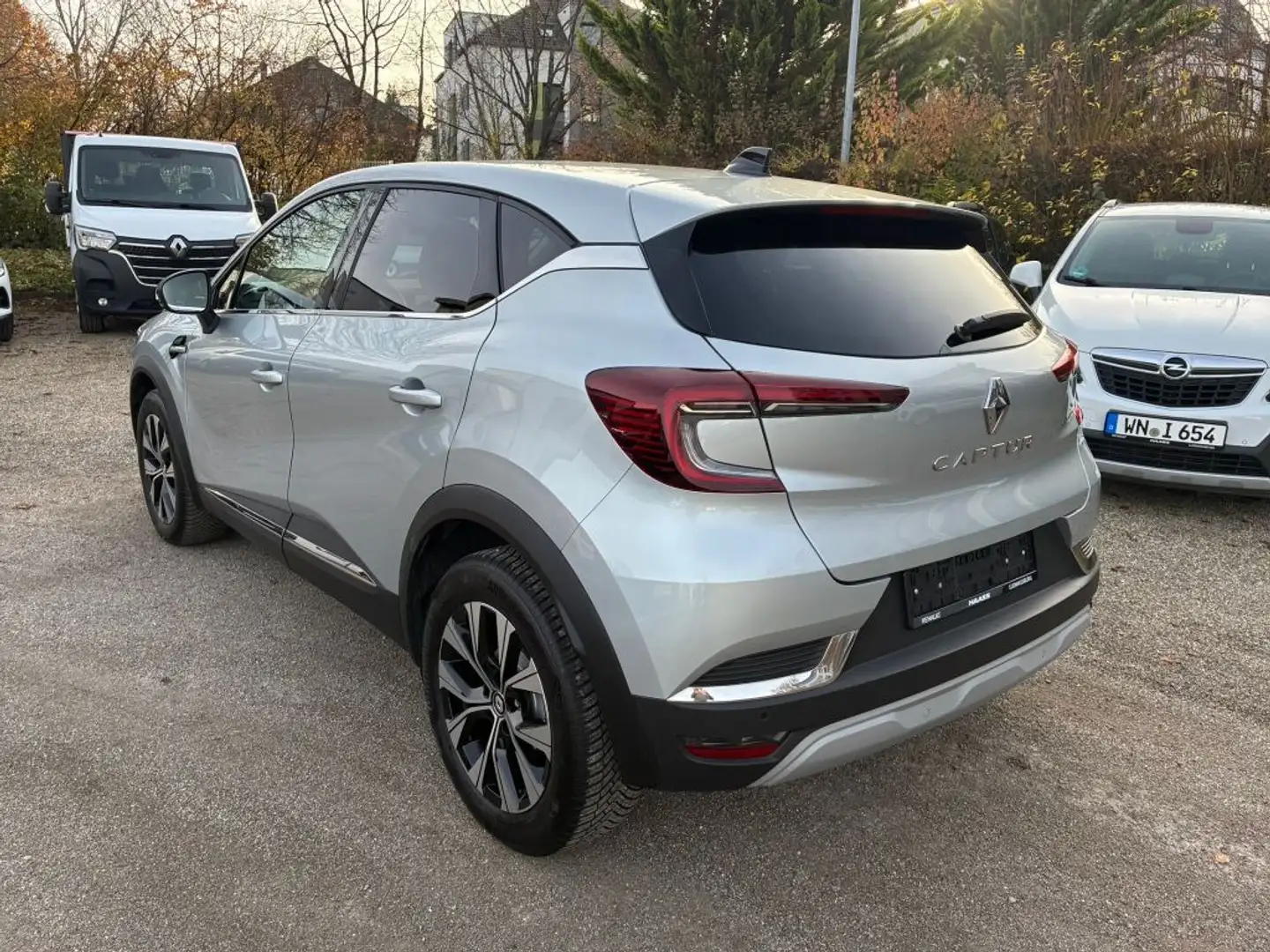 Renault Captur TCe Mild Hybrid 140 EDC GPF TECHNO Silber - 2