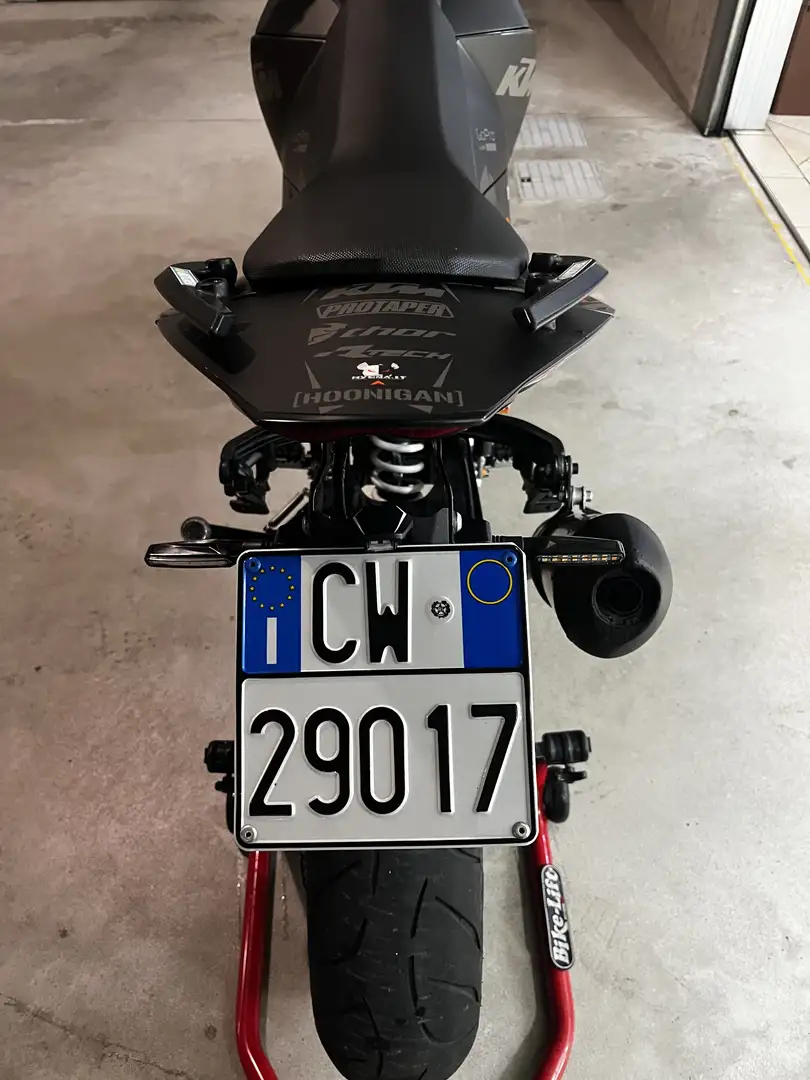 KTM 690 Supermoto Prestige Zwart - 2