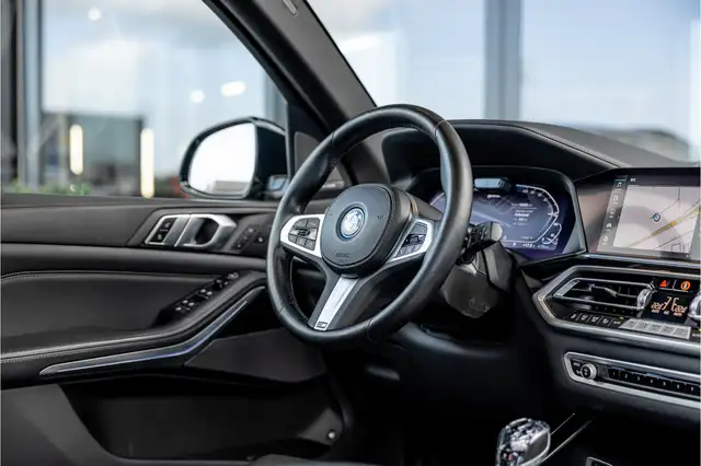 BMW X5 view 16