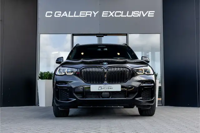 BMW X5 view 2
